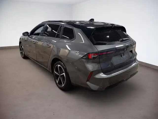 Opel Astra view 4