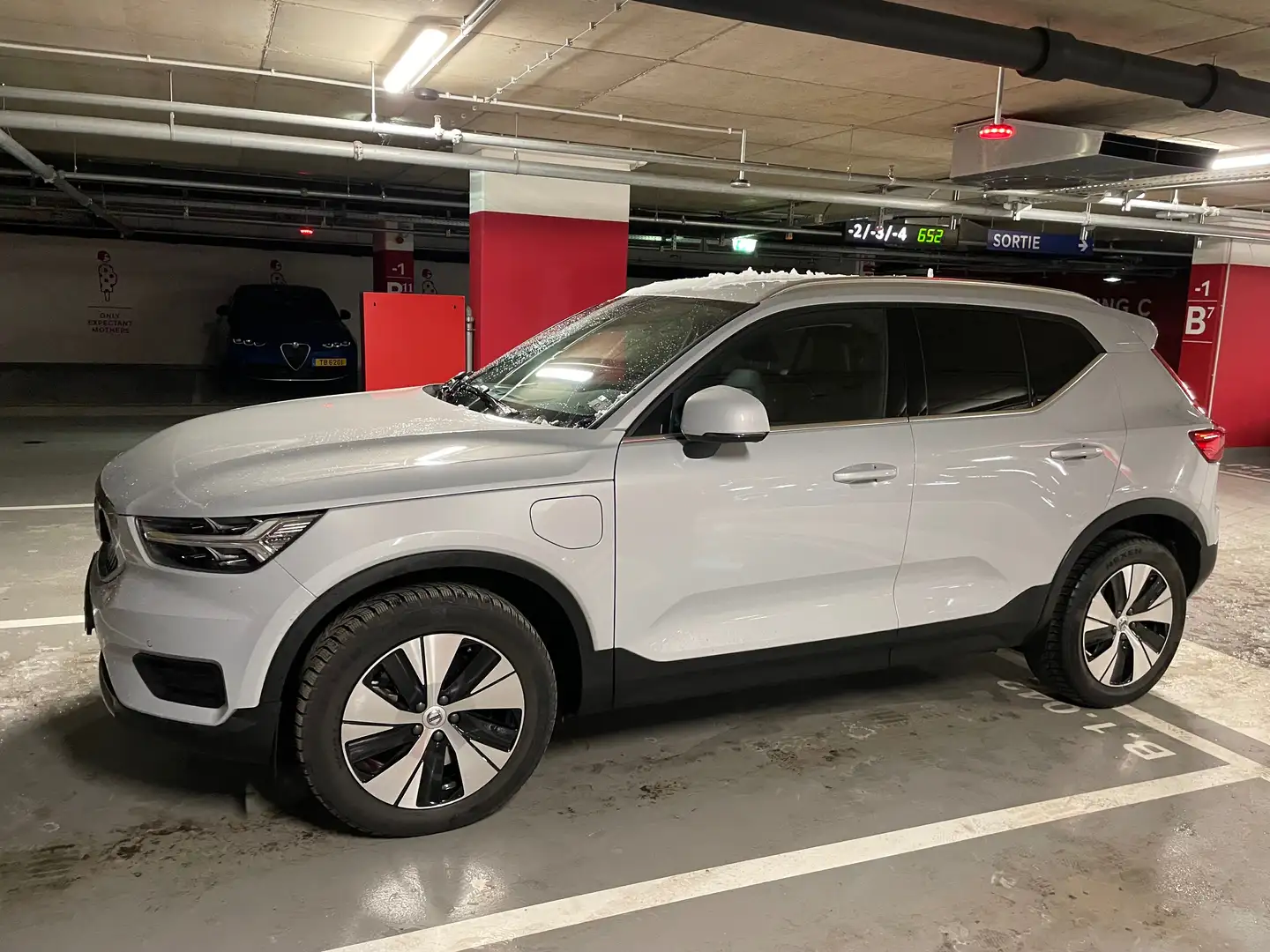 Volvo XC40 RECHARGE INSCRIPTION EXPRESSION T5 PLUG-IN HYBRID Gris - 2