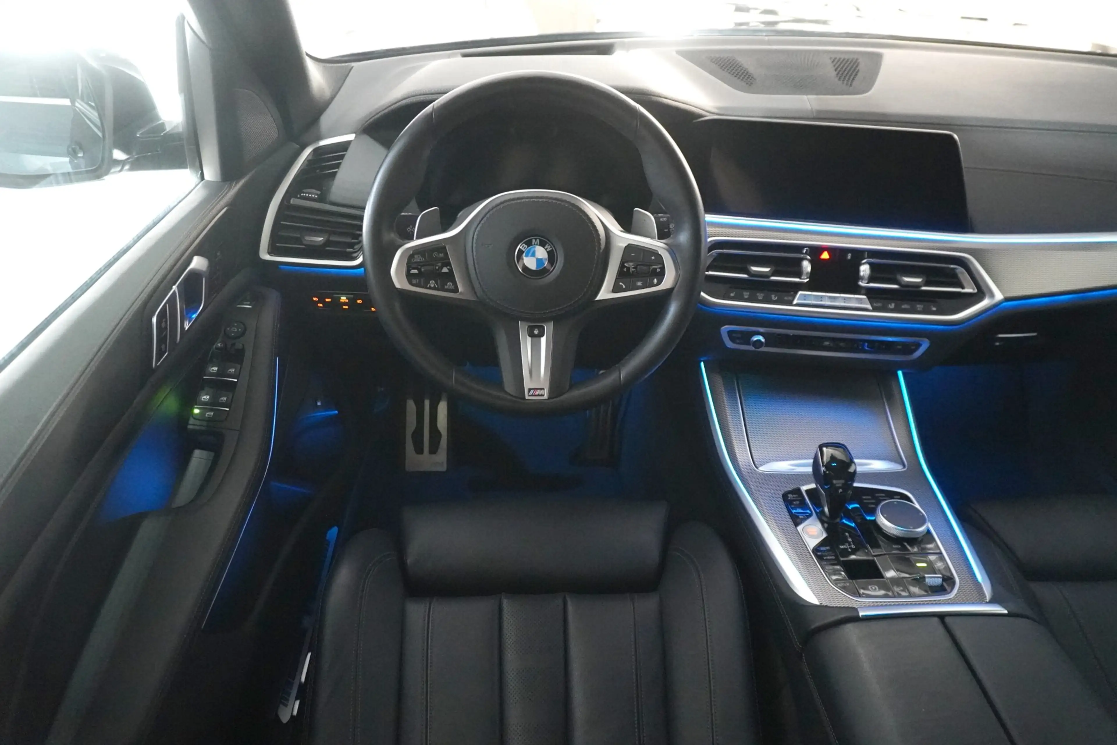BMW X5 xDrive45e — photo 10