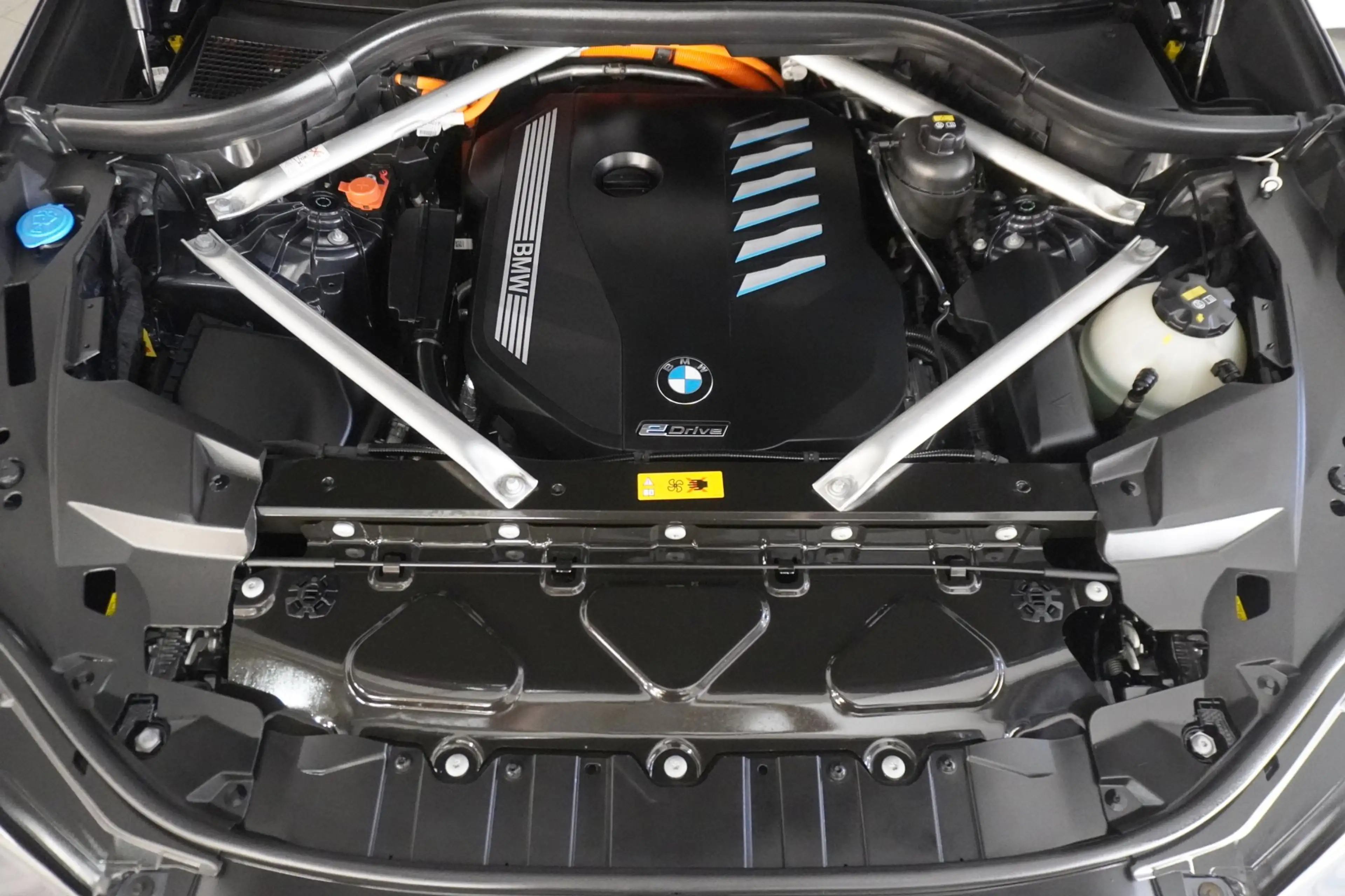 BMW X5 xDrive45e — photo 2