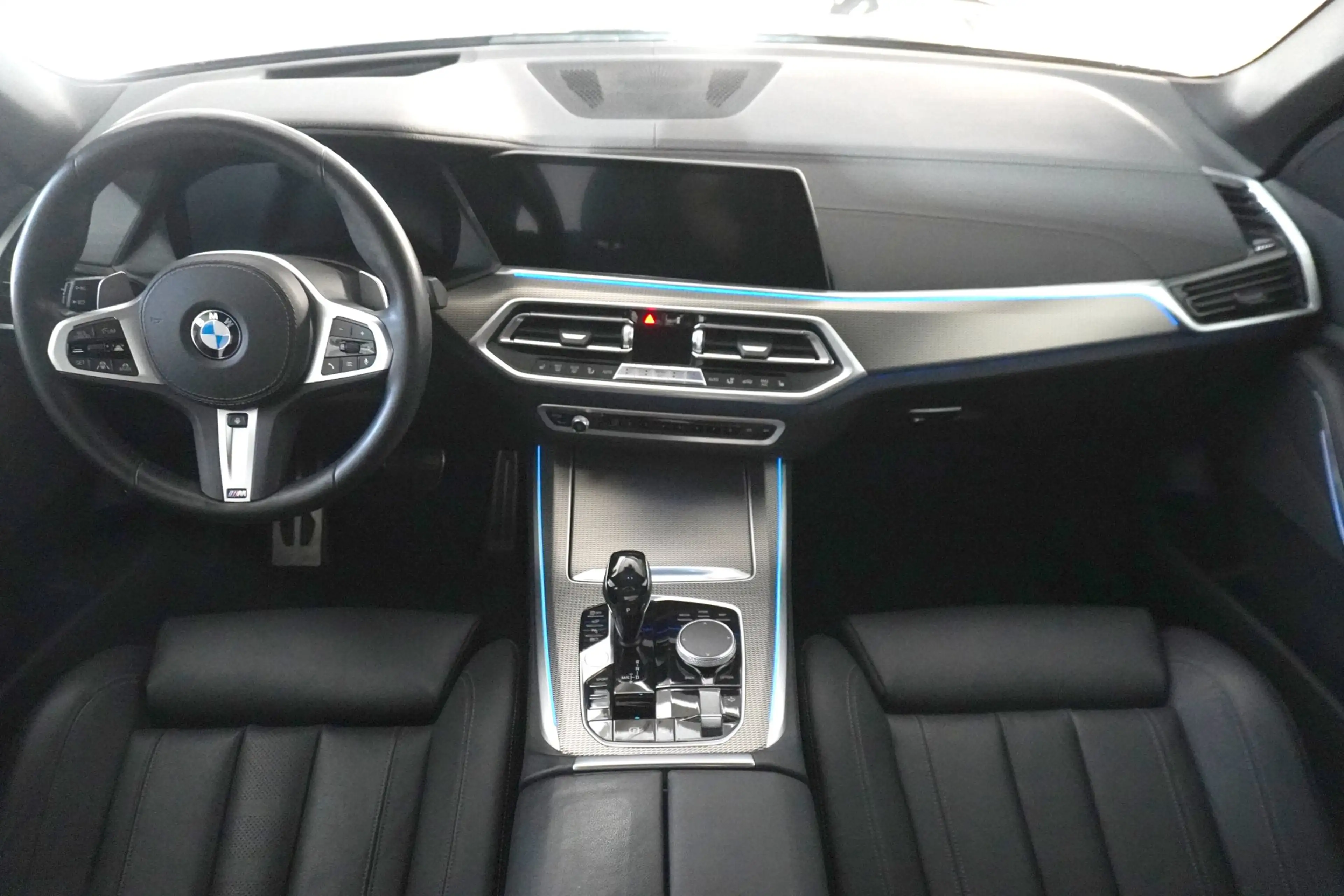 BMW X5 xDrive45e — photo 11