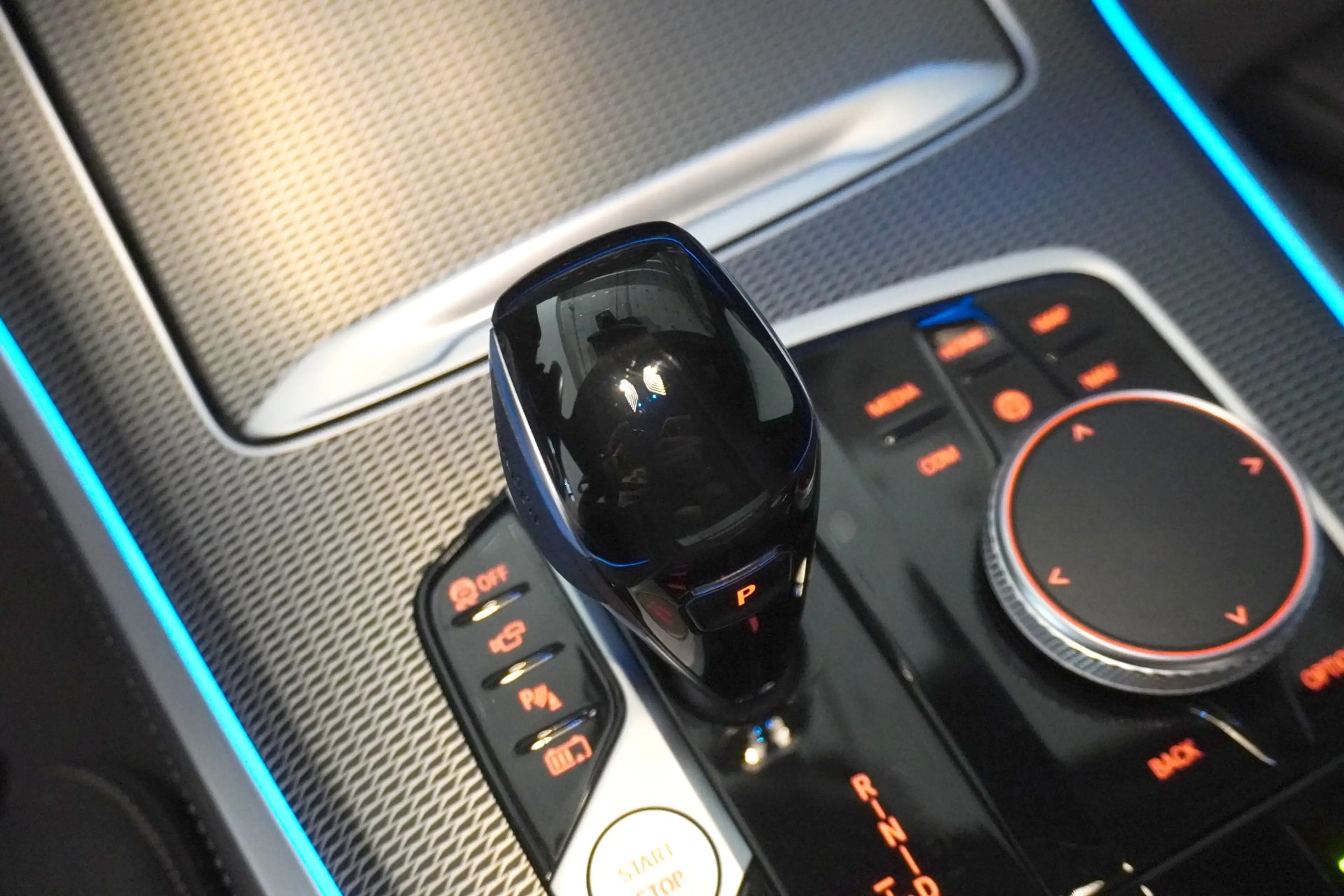 BMW X5 xDrive45e — photo 13