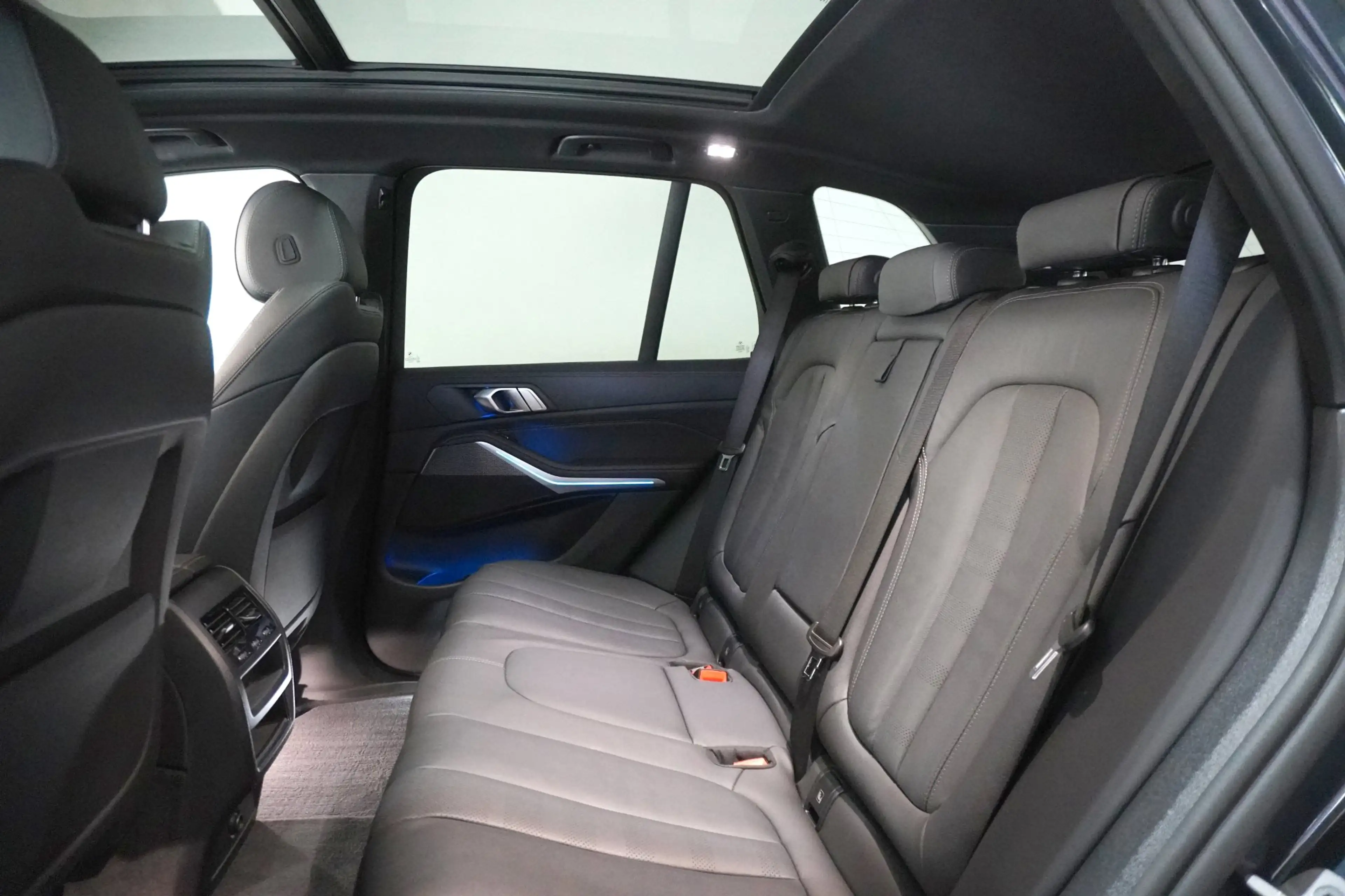 BMW X5 xDrive45e — photo 9
