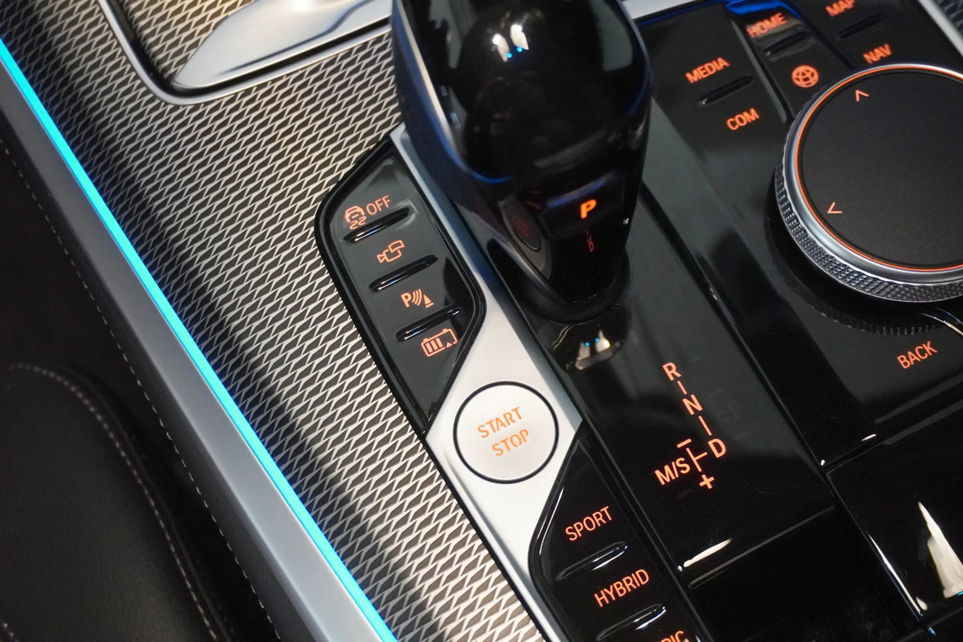 BMW X5 xDrive45e — photo 14