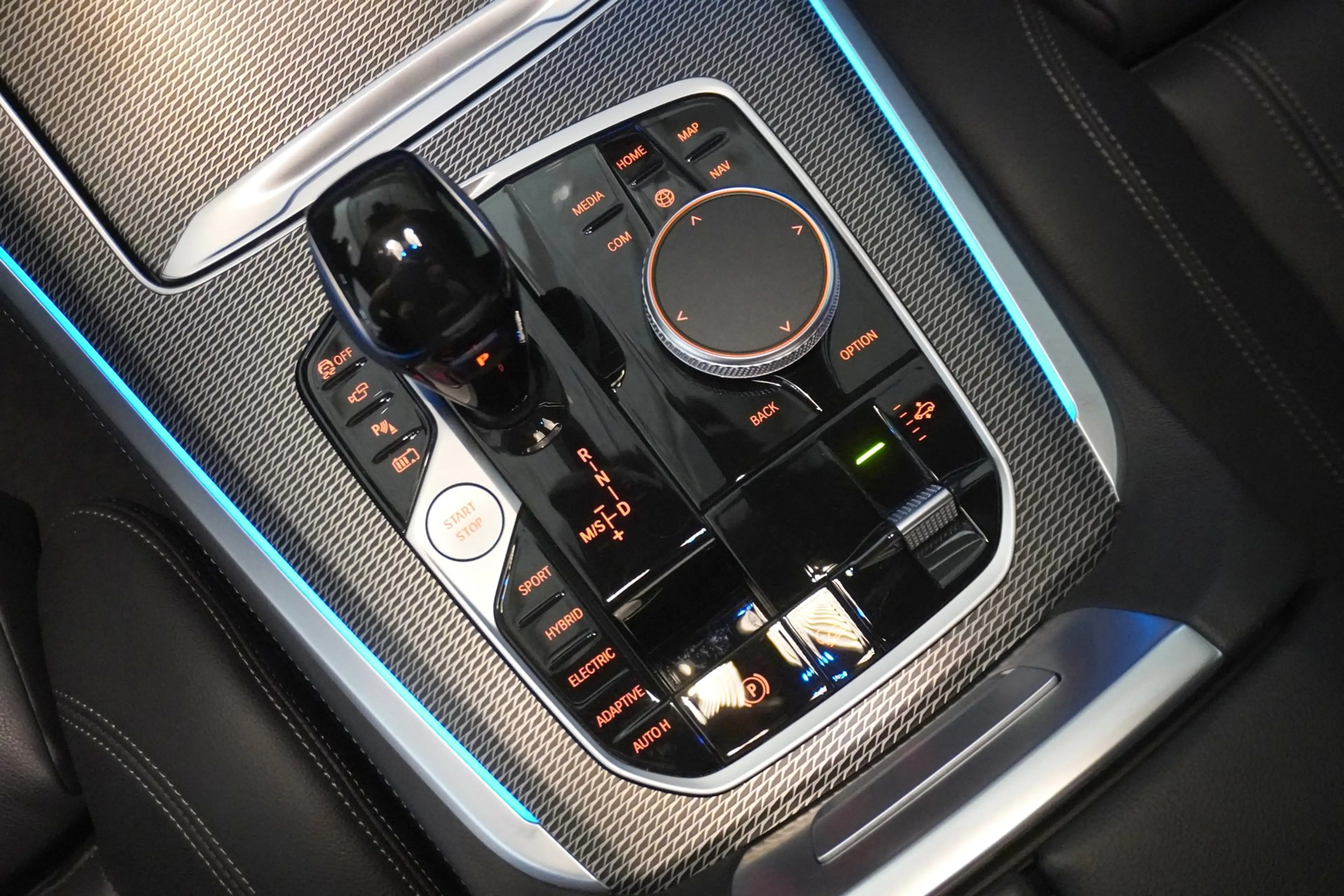 BMW X5 xDrive45e — photo 12