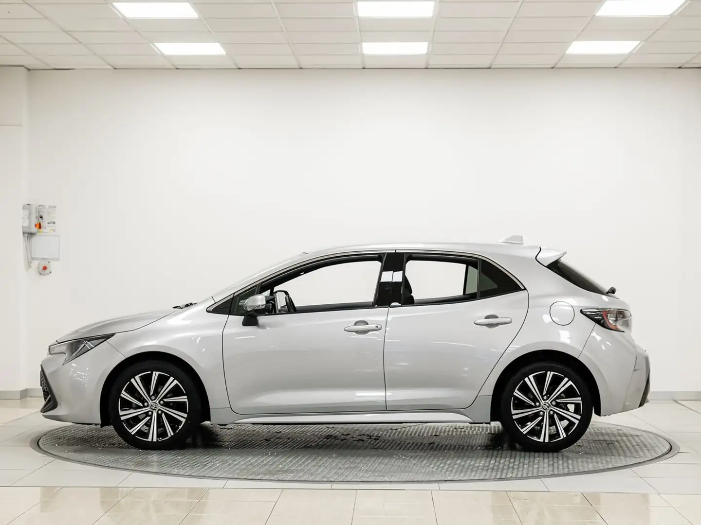 Toyota Corolla 125h style - 2