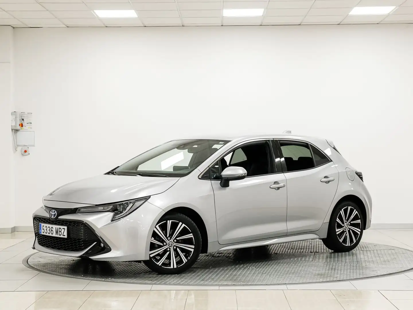 Toyota Corolla 125h style - 1