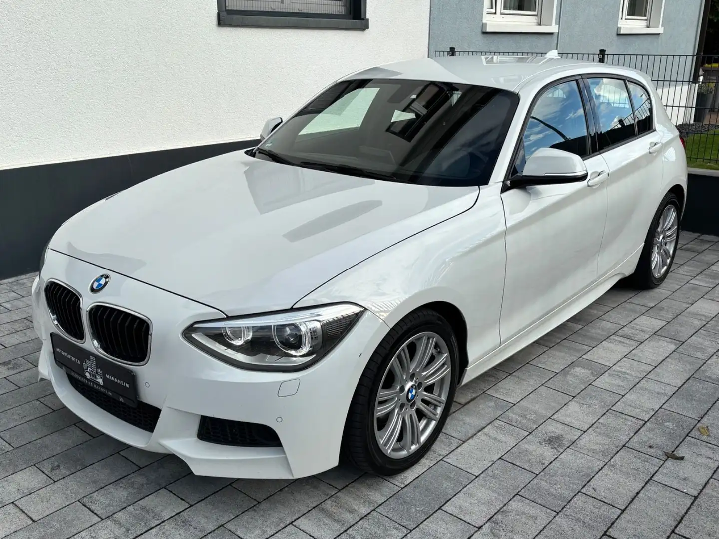 BMW 120 d M-PAKET/BiXENON/SHZ/PDC/NAVI/EURO5 Weiß - 1