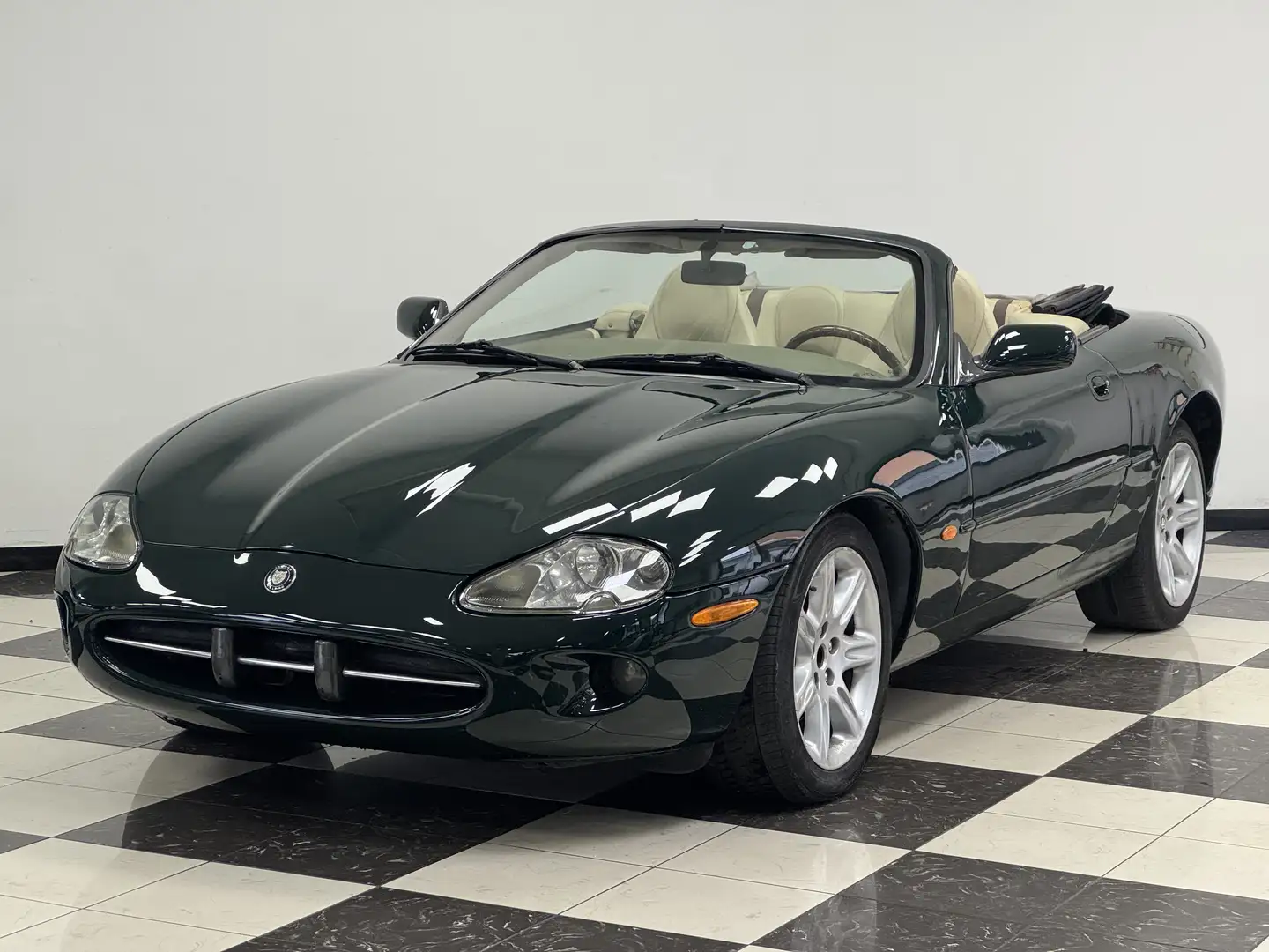 Jaguar XK8 4.0 V8 Verde - 1