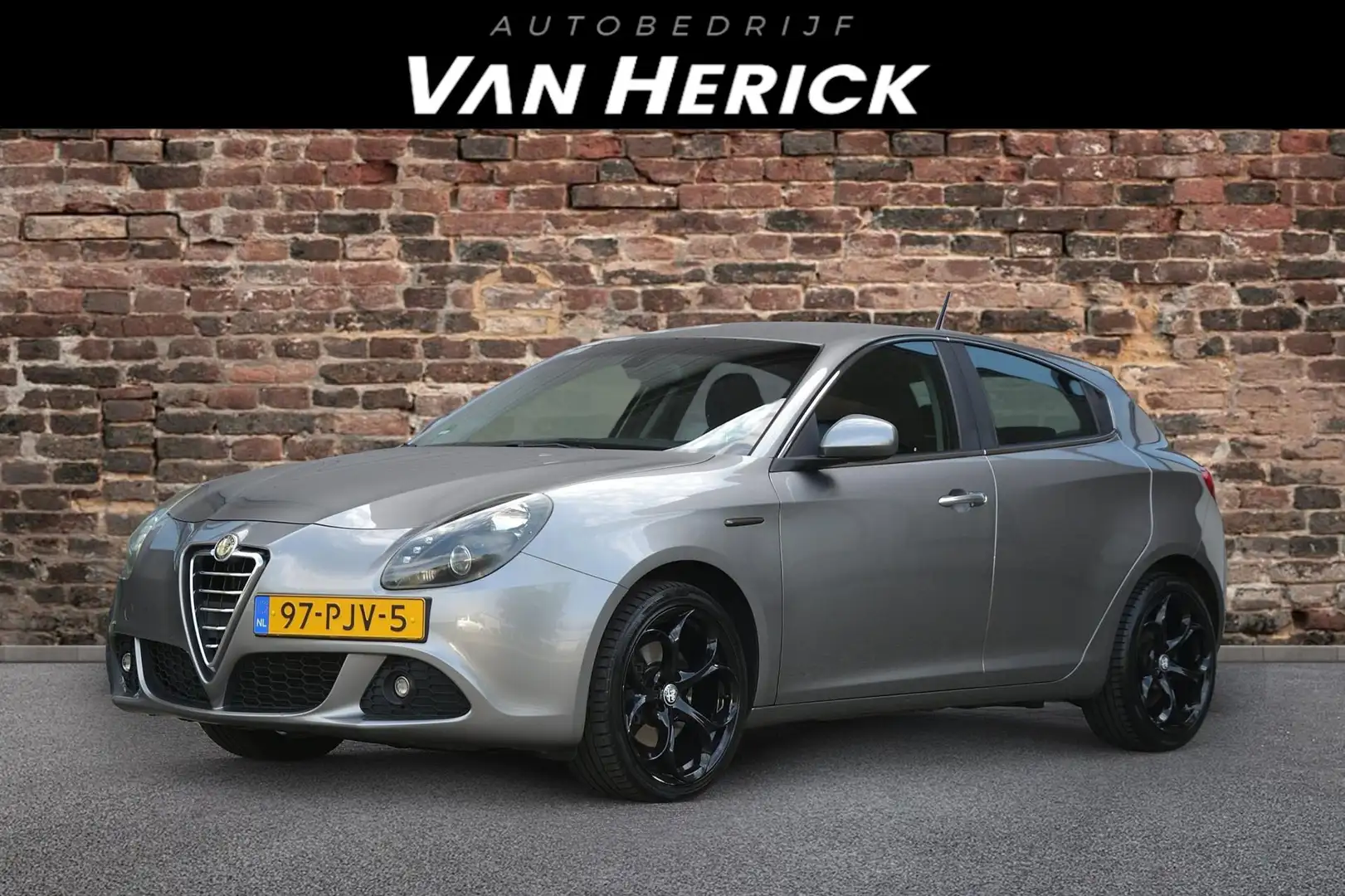 Alfa Romeo Giulietta 1.4 T Distinctive | 5-Deurs | Airco | Cruise Grijs - 1
