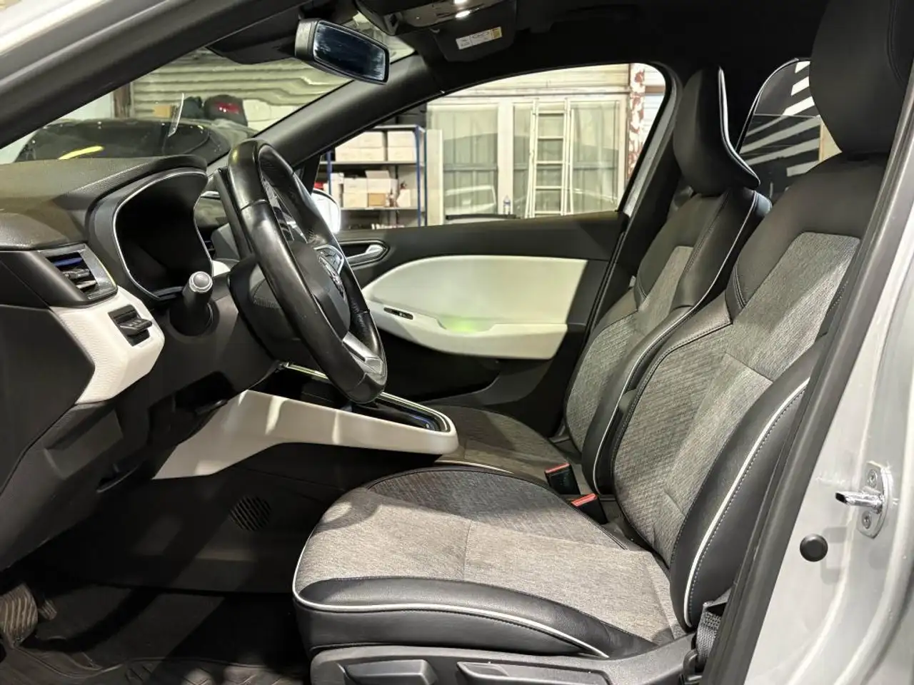 Renault Clio Citadine 5 portes — photo 6