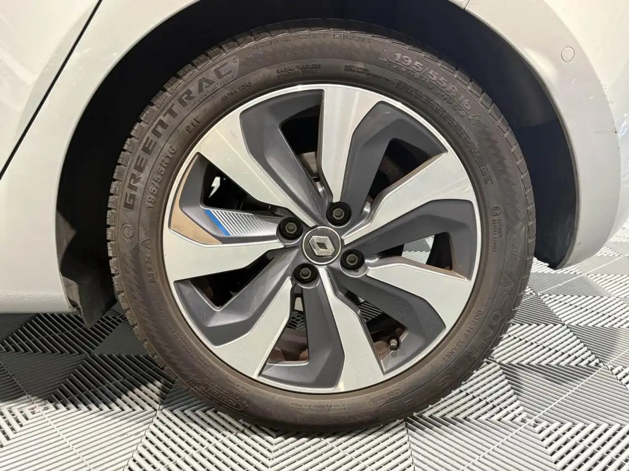 Renault Clio Citadine 5 portes — photo 22