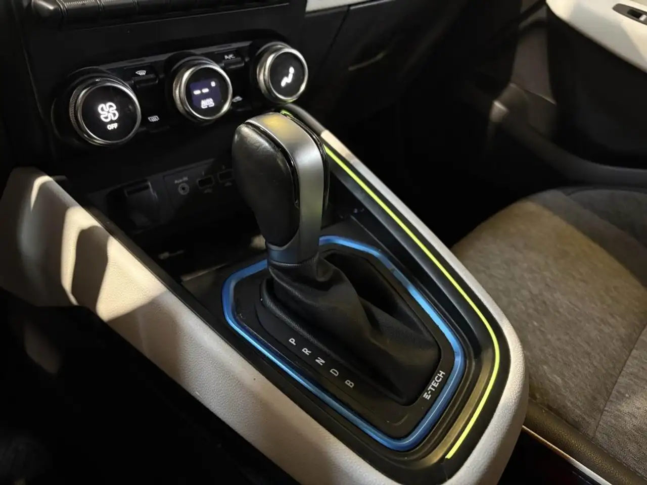 Renault Clio Citadine 5 portes — photo 14