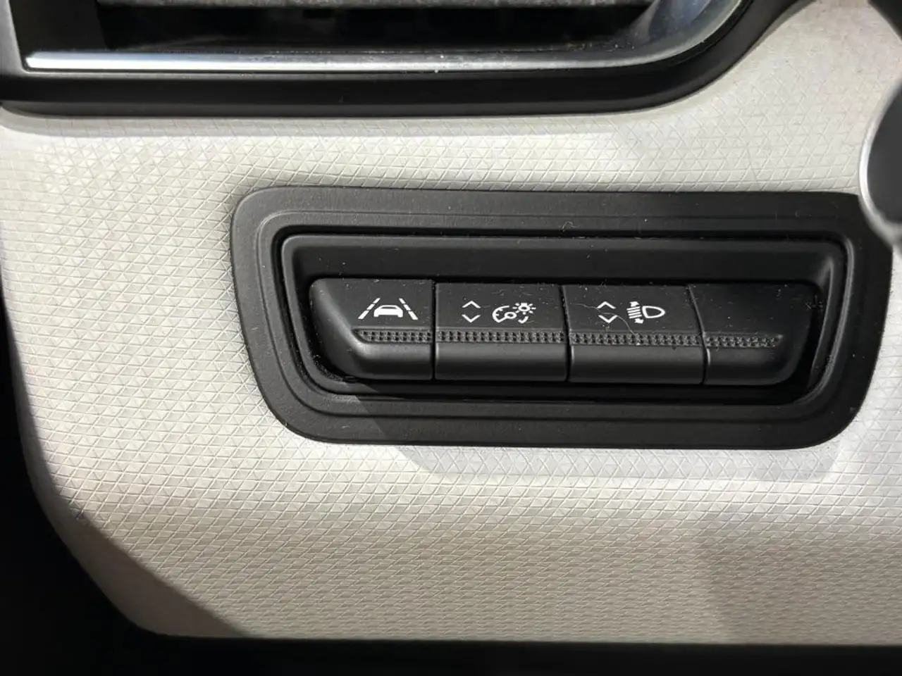Renault Clio Citadine 5 portes — photo 19