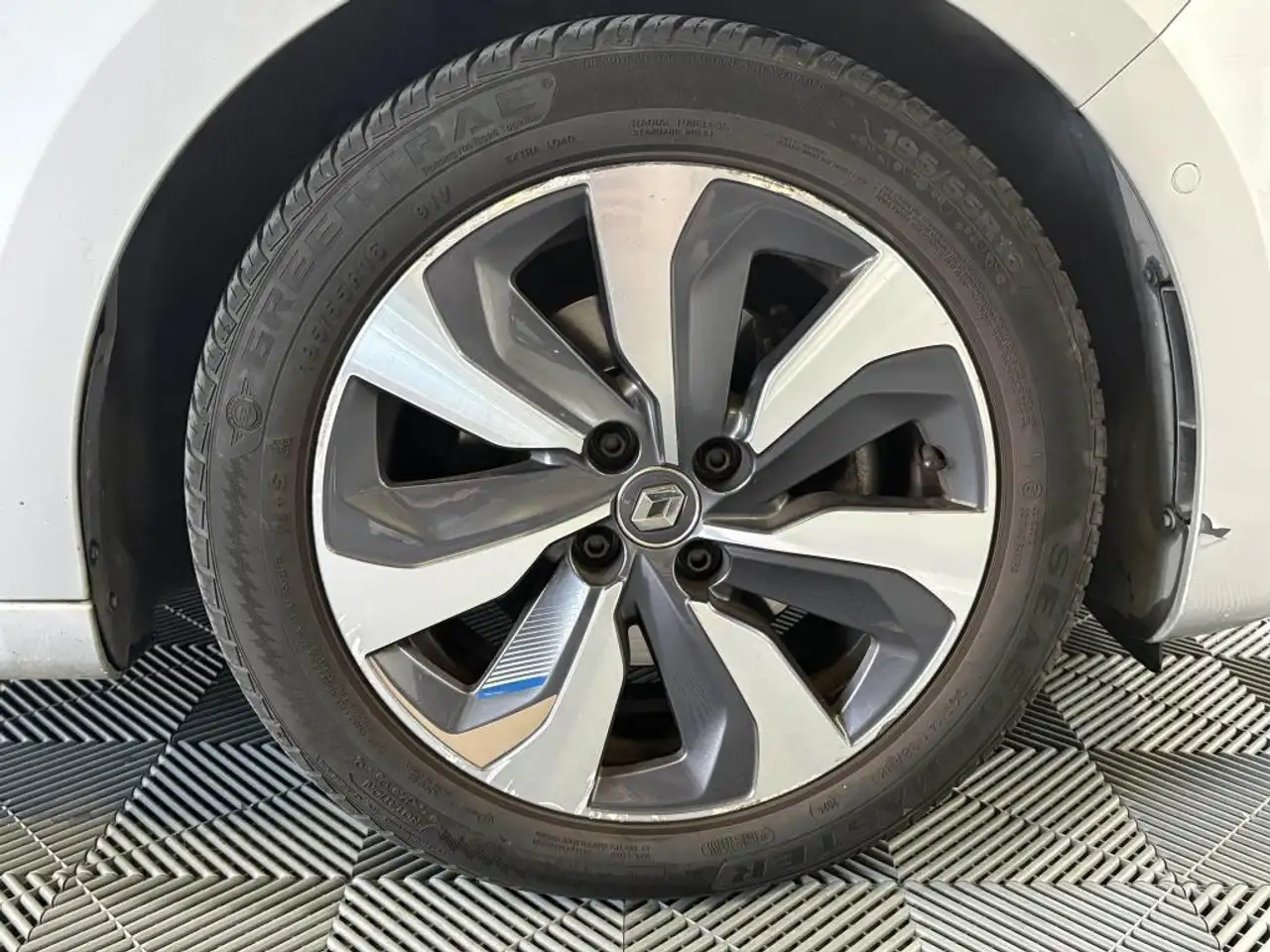 Renault Clio Citadine 5 portes — photo 23