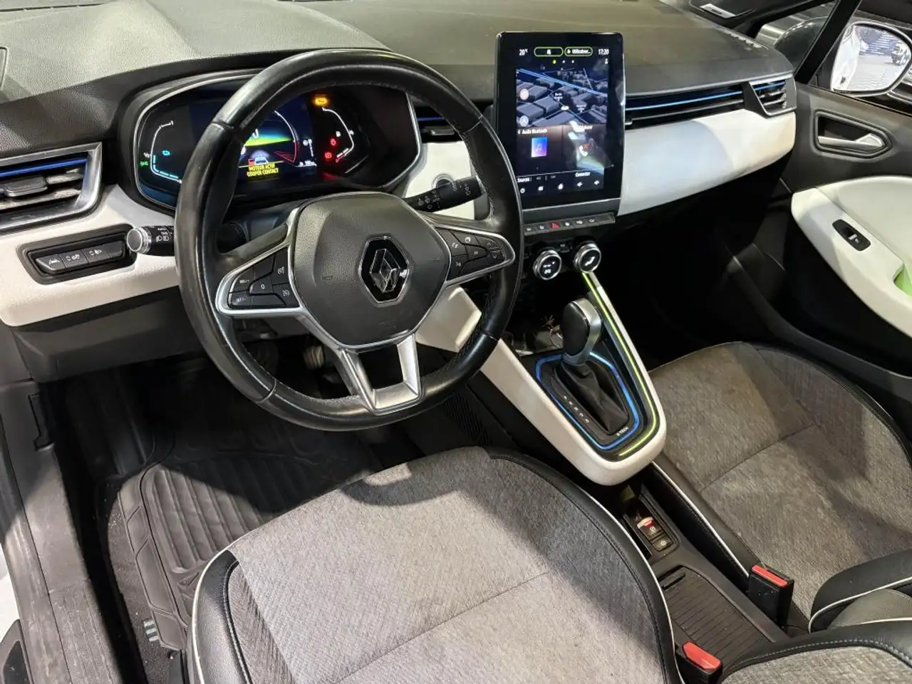 Renault Clio Citadine 5 portes — photo 8