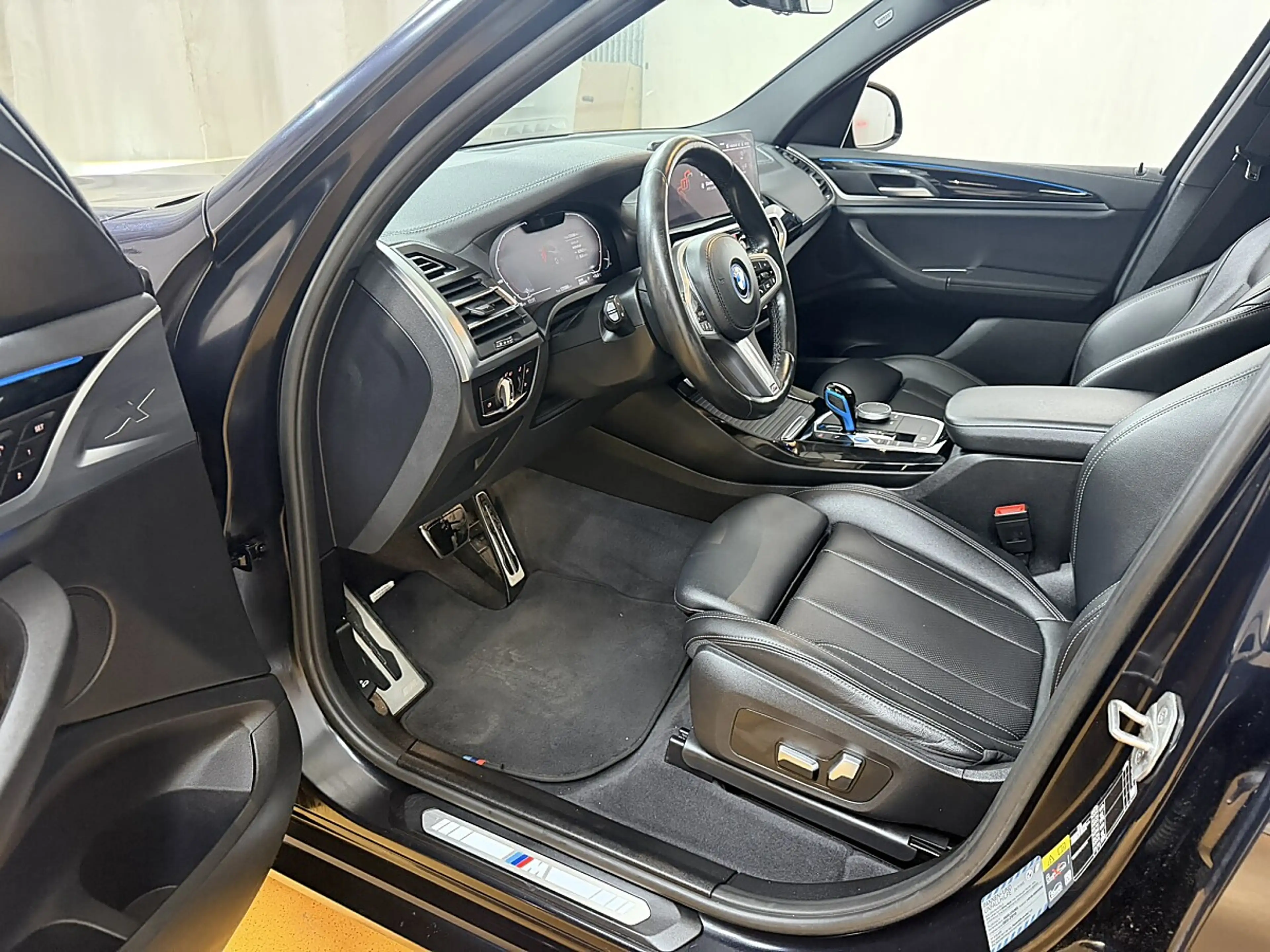 BMW iX3 M 73,8kWh Sport — photo 9