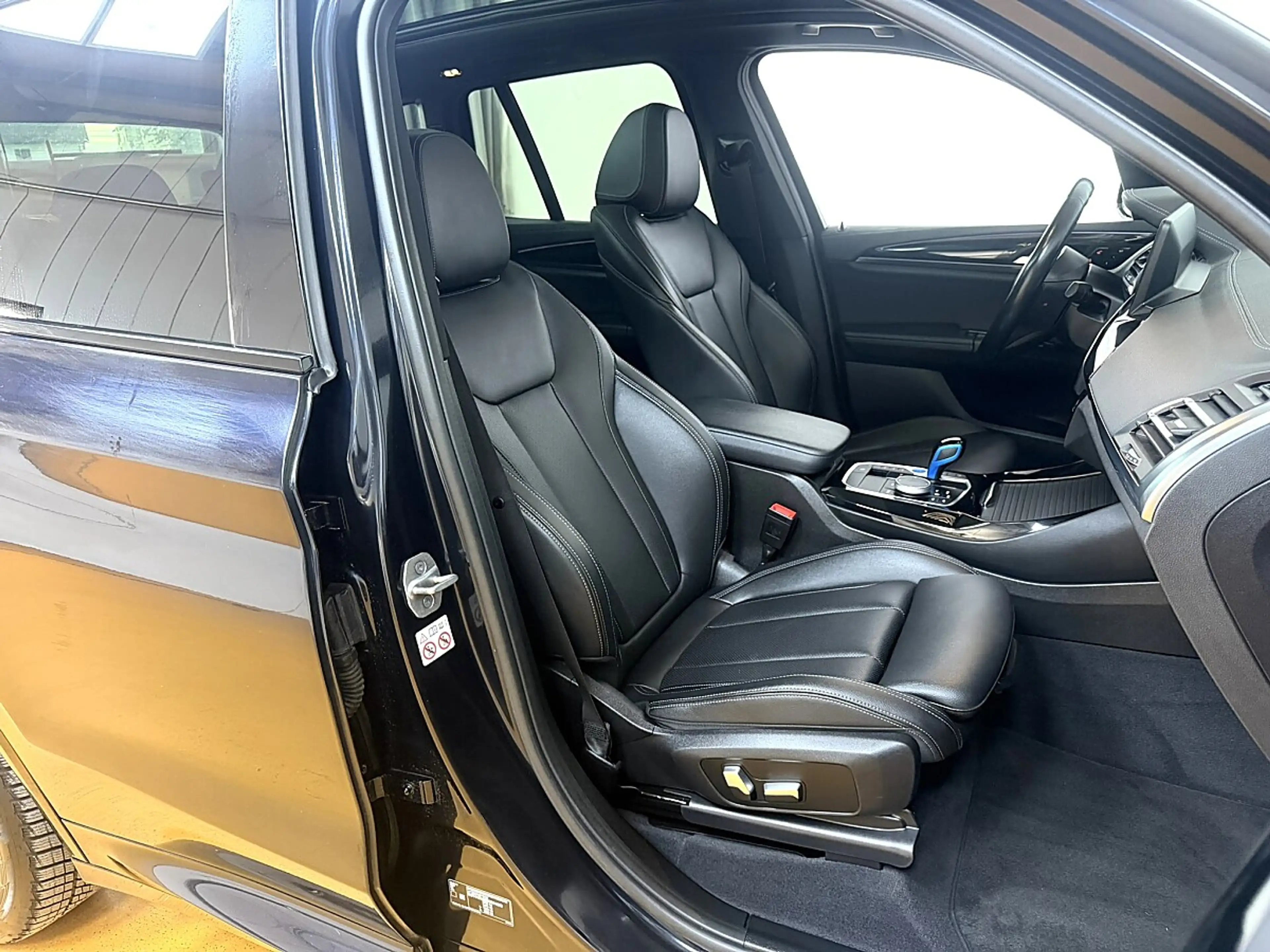 BMW iX3 M 73,8kWh Sport — photo 7