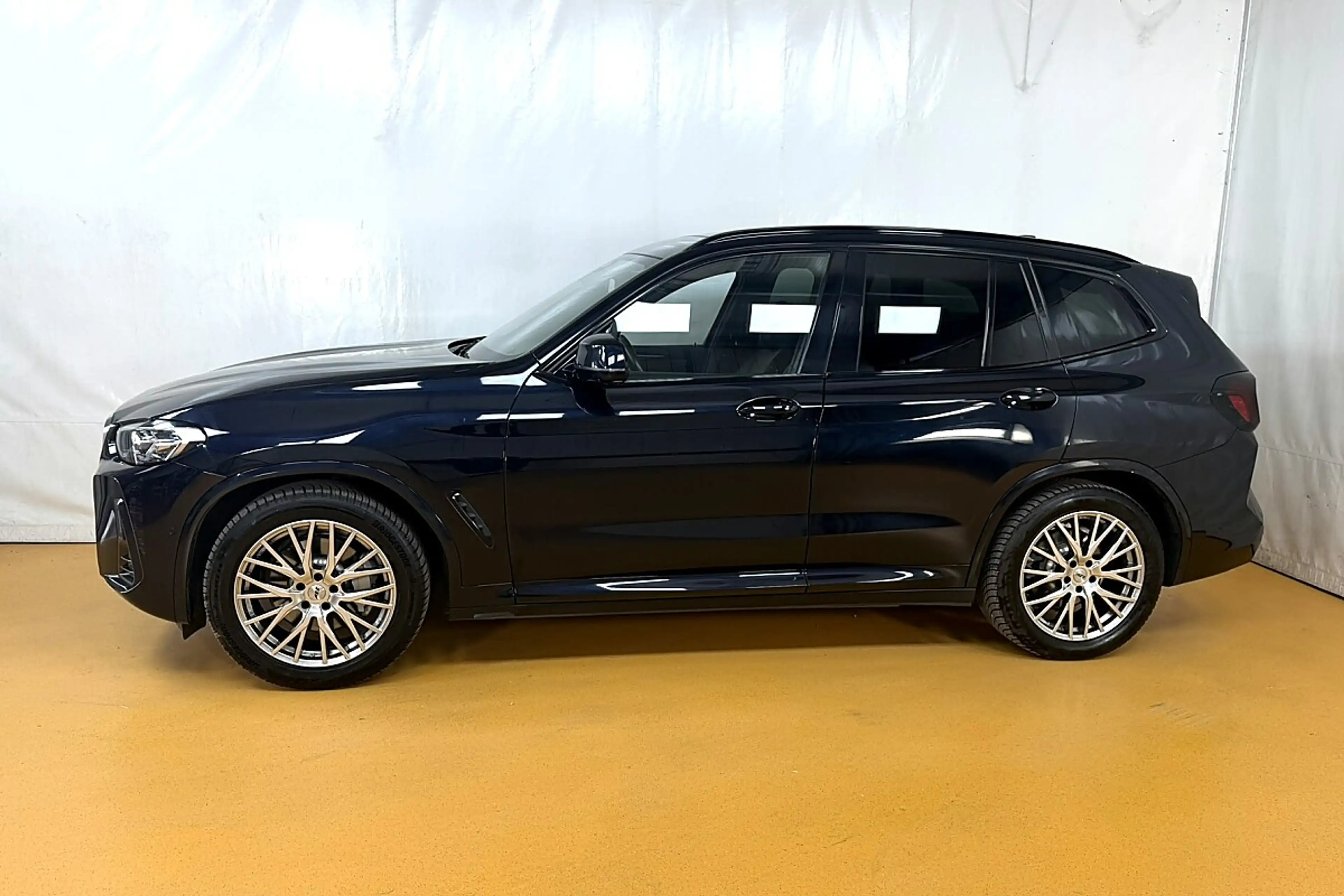 BMW iX3 M 73,8kWh Sport — photo 3