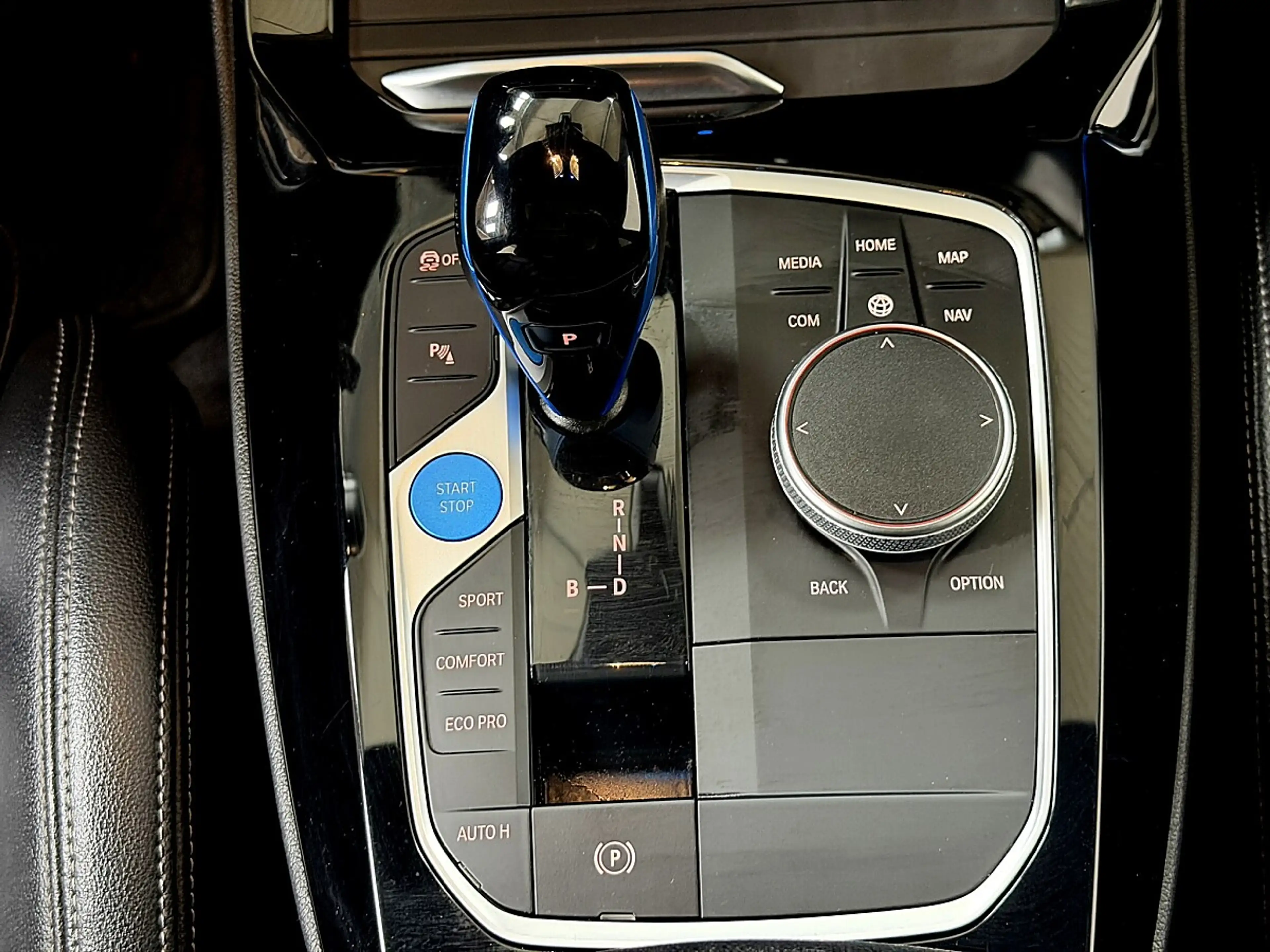 BMW iX3 M 73,8kWh Sport — photo 17
