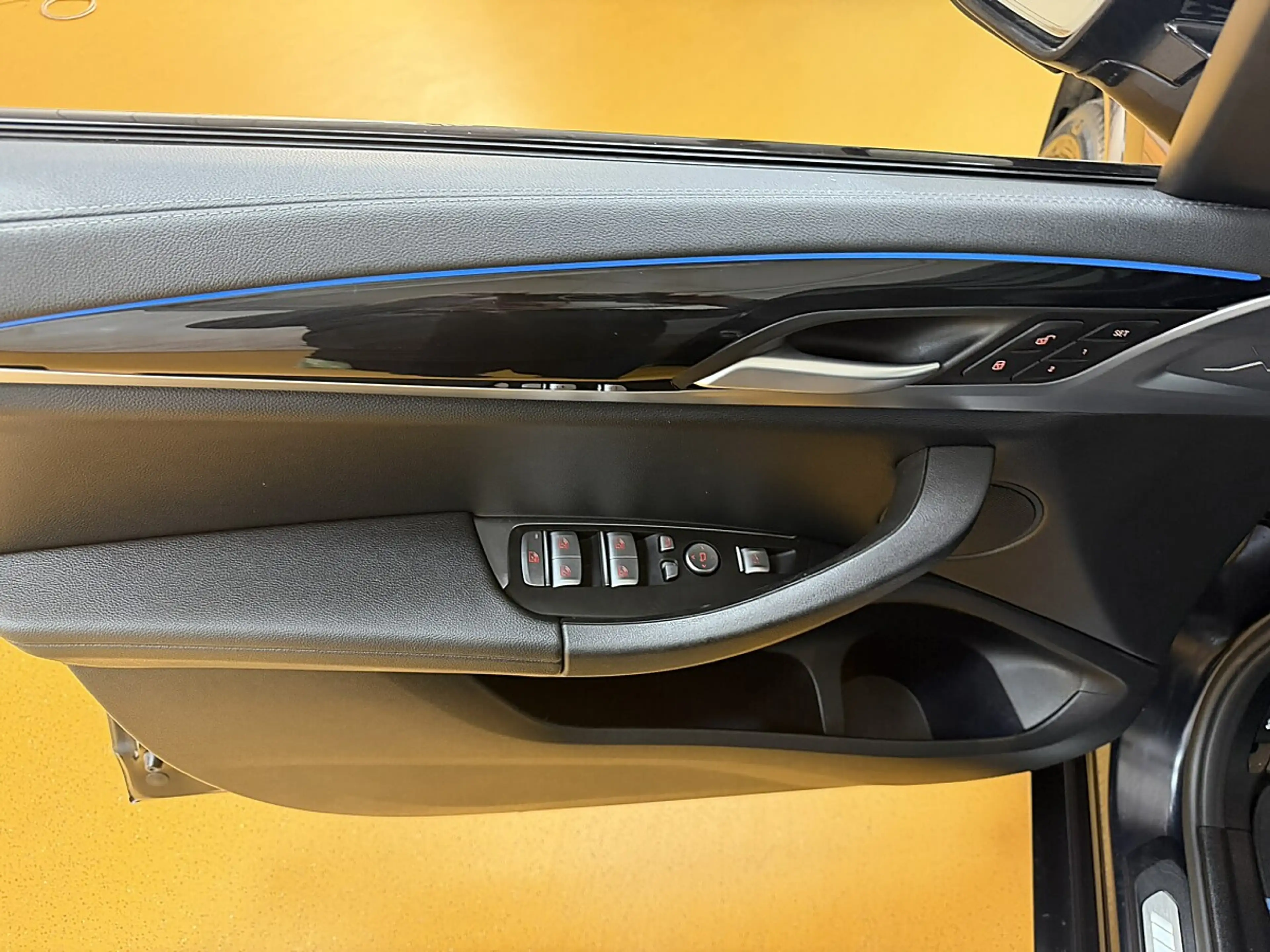 BMW iX3 M 73,8kWh Sport — photo 20