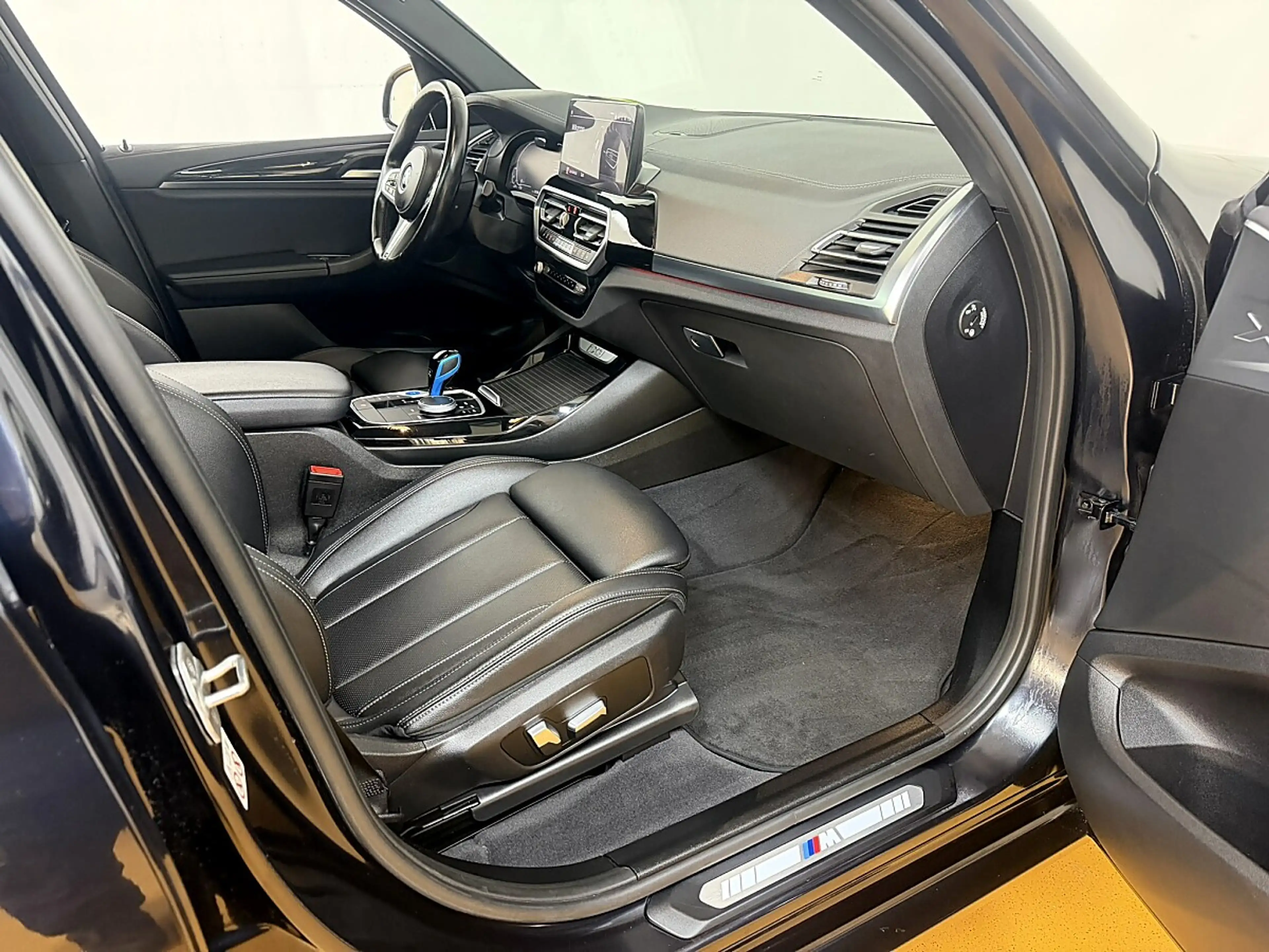 BMW iX3 M 73,8kWh Sport — photo 6