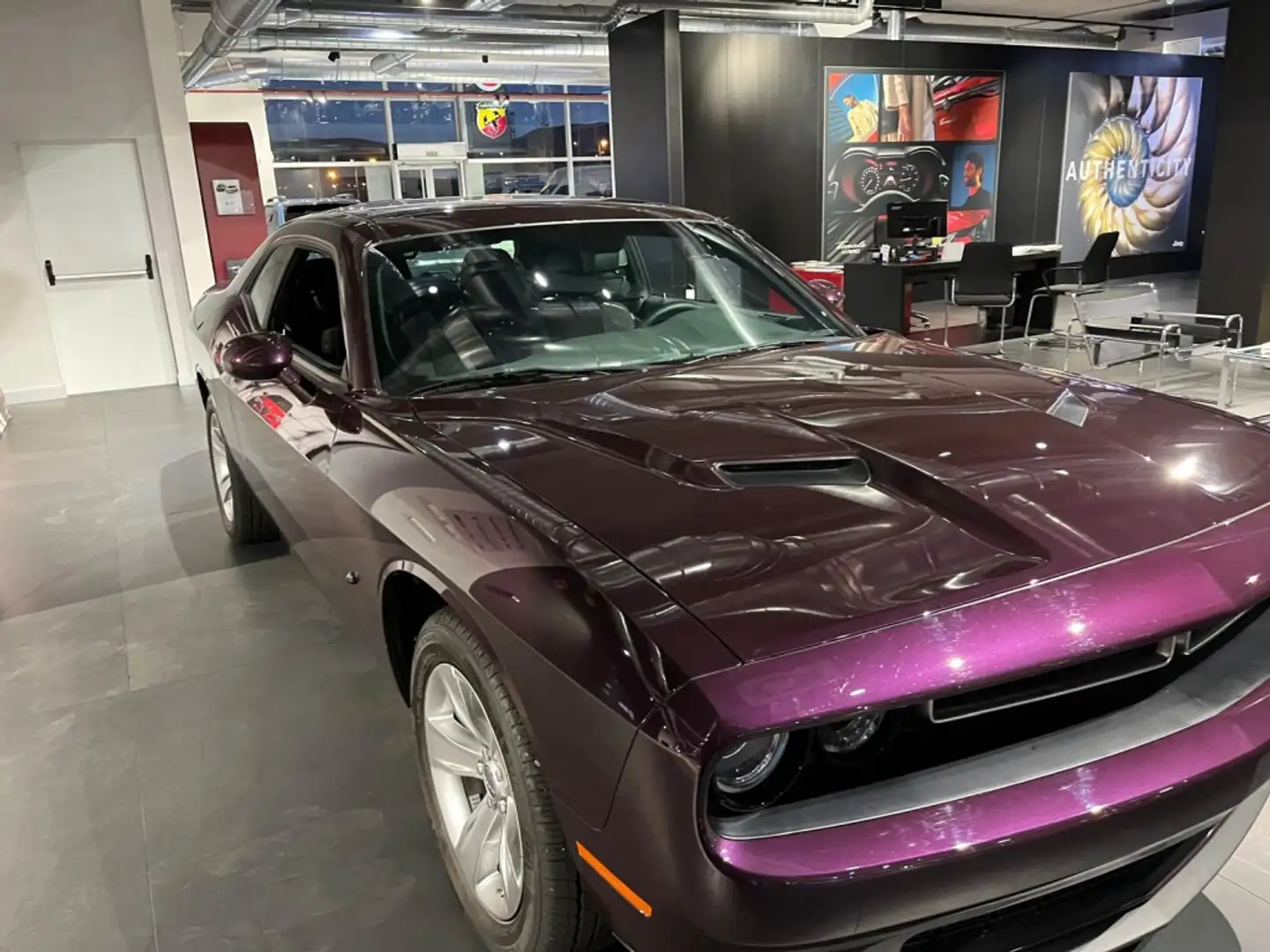 Dodge Challenger SXT RWD 3.6 V6 Burdeos - 2