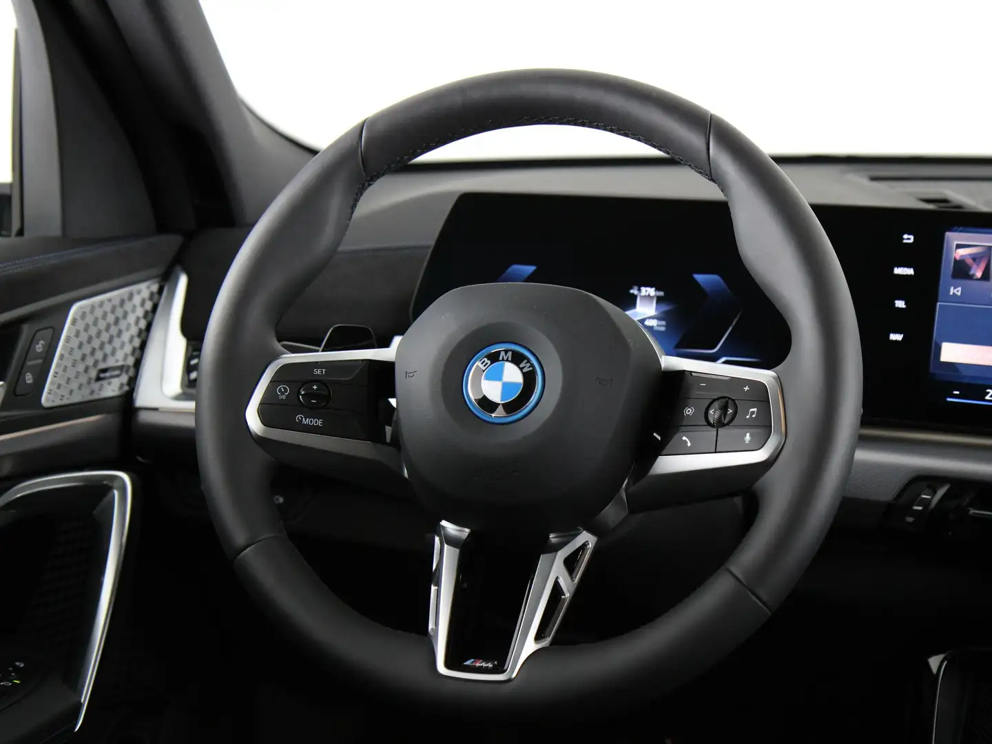 BMW iX2 xDrive30 M-Sport Pro 67kWh Noir - 2