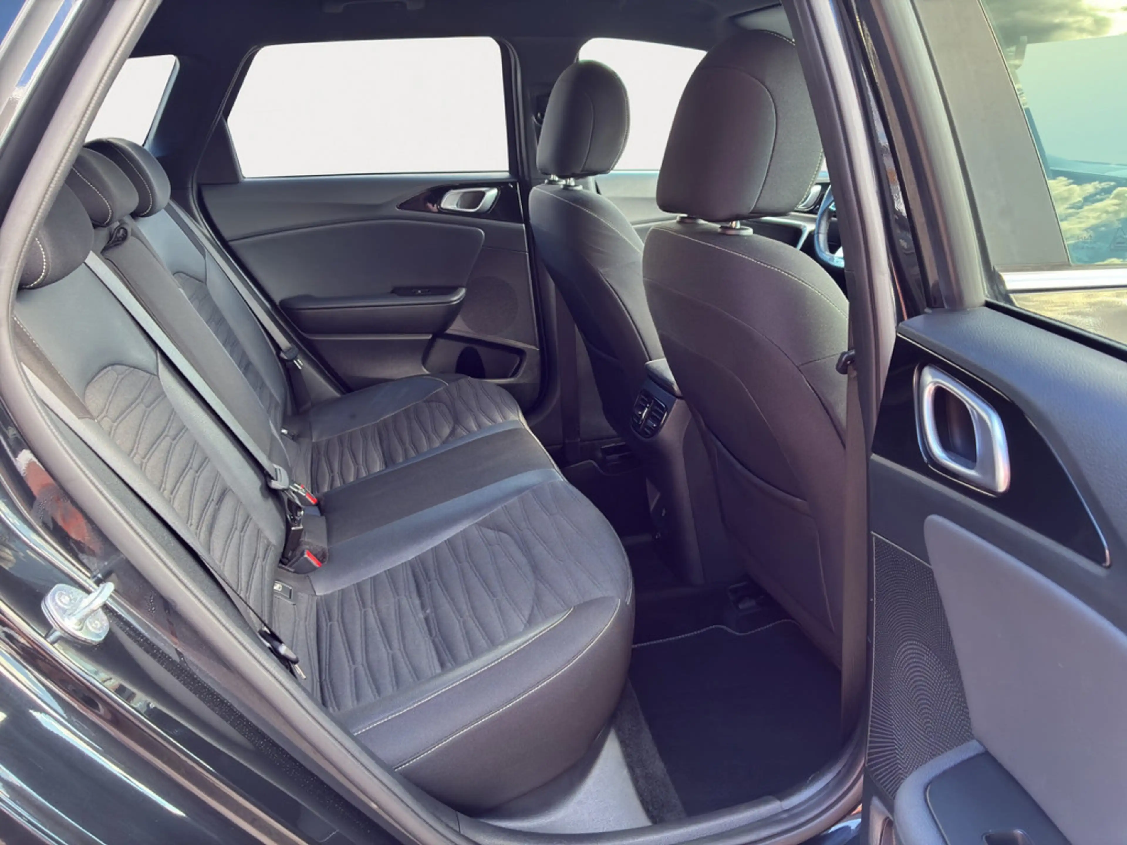 Kia Ceed / cee'd — photo 12