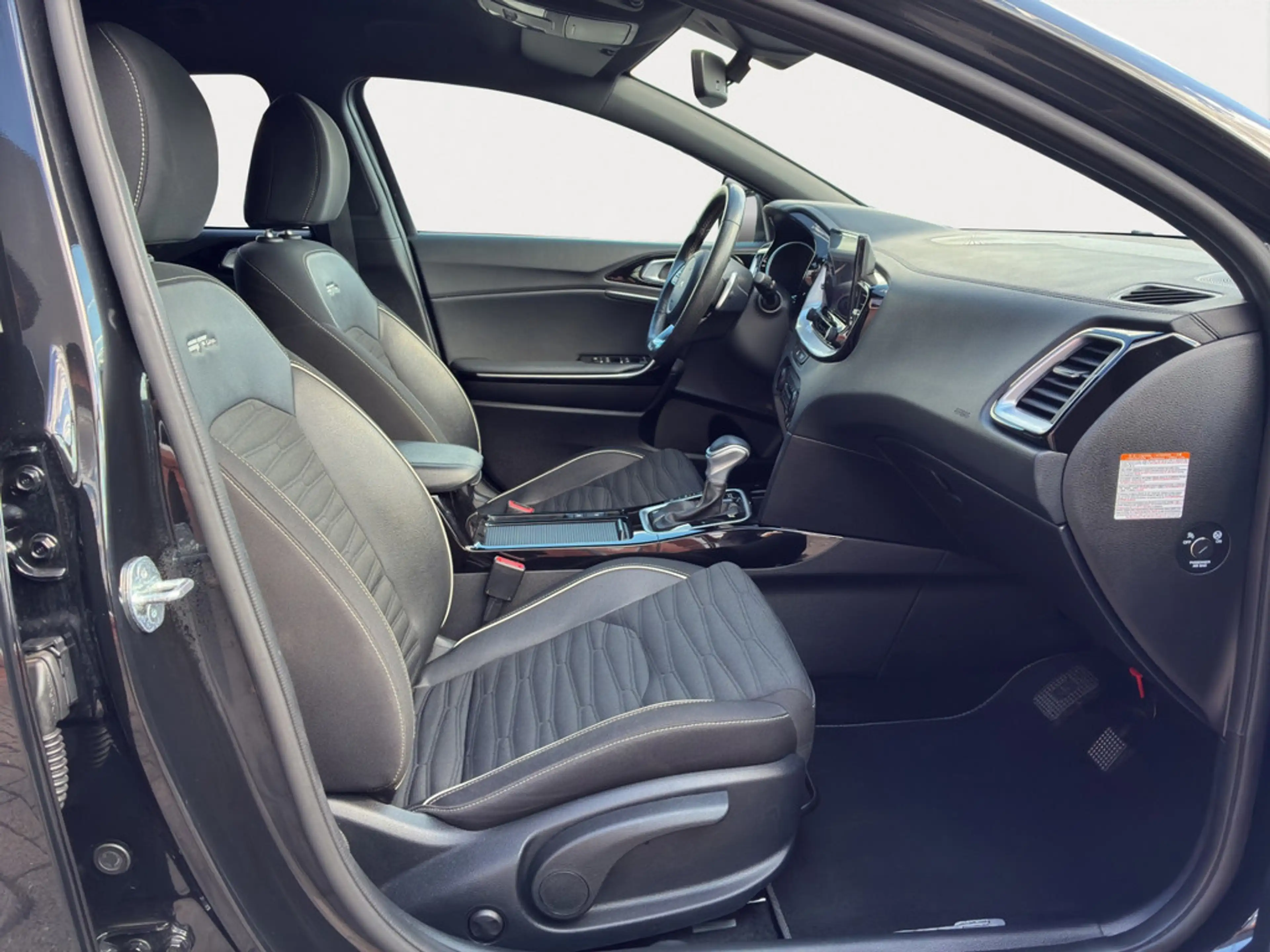 Kia Ceed / cee'd — photo 13