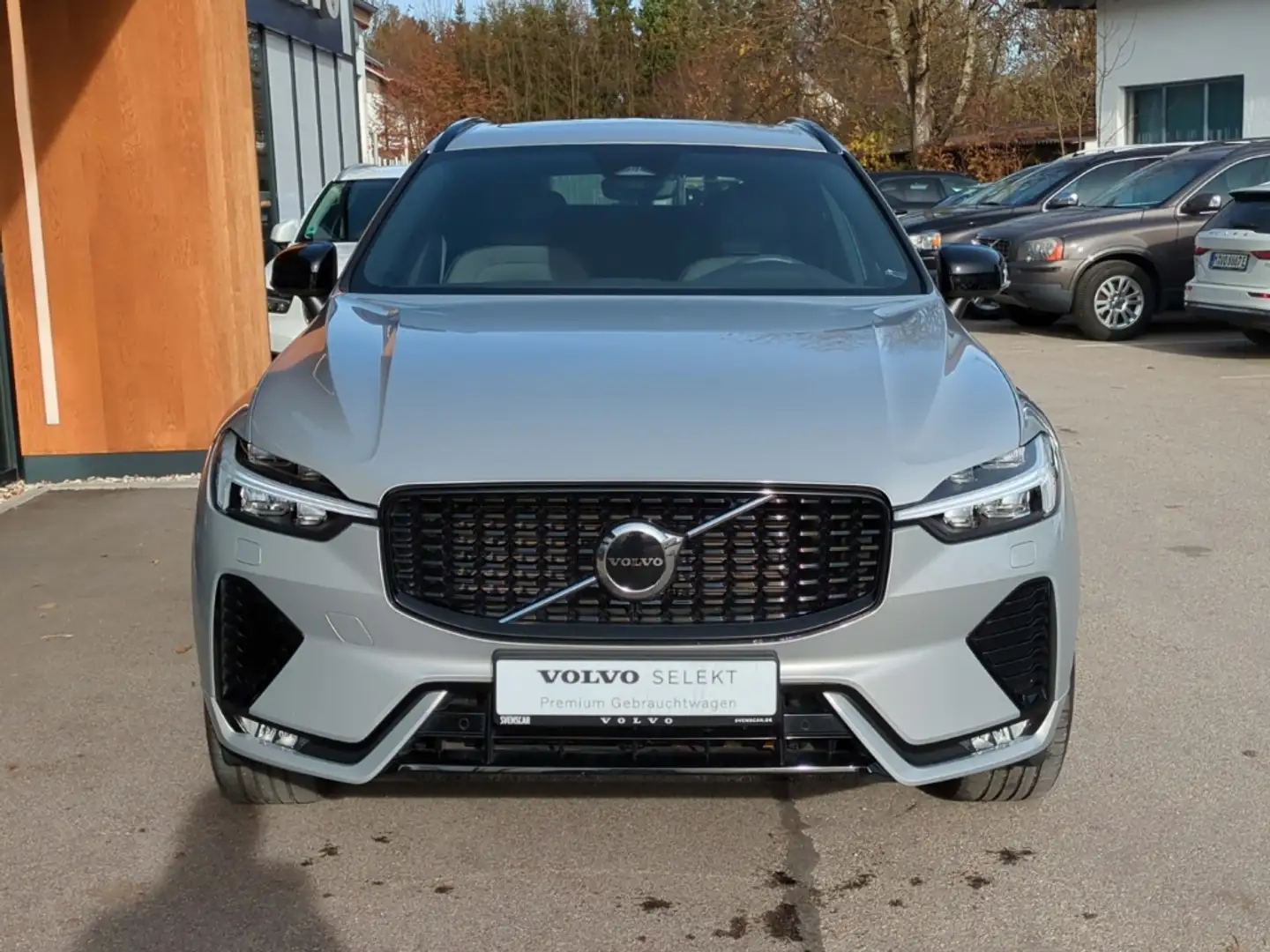 Volvo XC60 Plus Dark 2WD El. Panodach Leder Digitales Cockpit Silber - 2