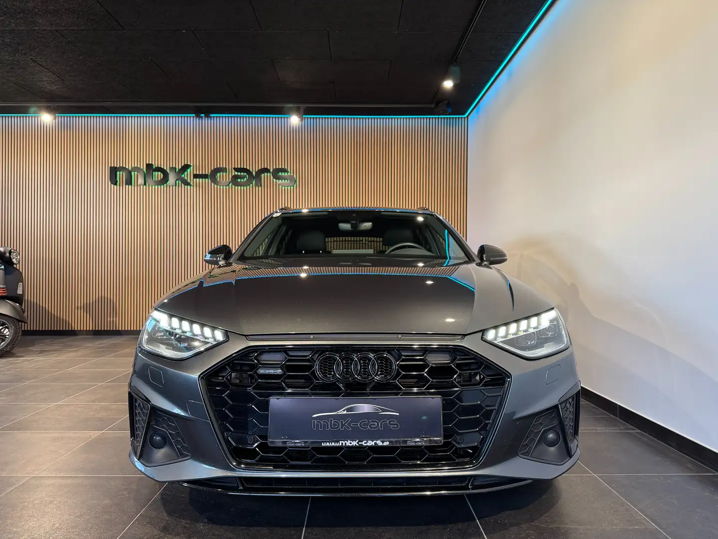 Audi A4 40 TDI quattro S line Grau - 2