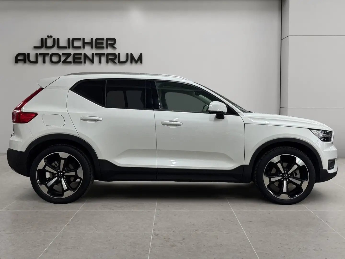 Volvo XC40 Aut., Inspektion Neu , Panoramadach Weiß - 2