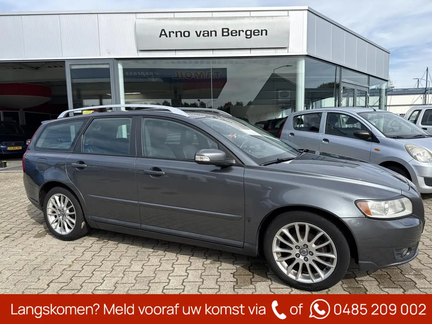 Volvo V50 2.0 Business Line, leder, climatronic, cruisecontr Grijs - 1