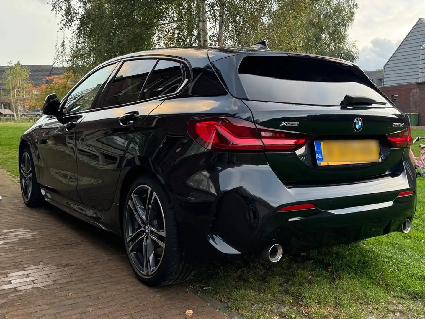 BMW 120 120d xDrive High Executive Zwart - 1