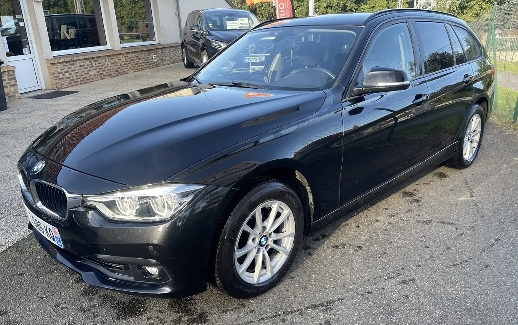 BMW 318 (F31) 318DA 150CH LOUNGE Noir - 1