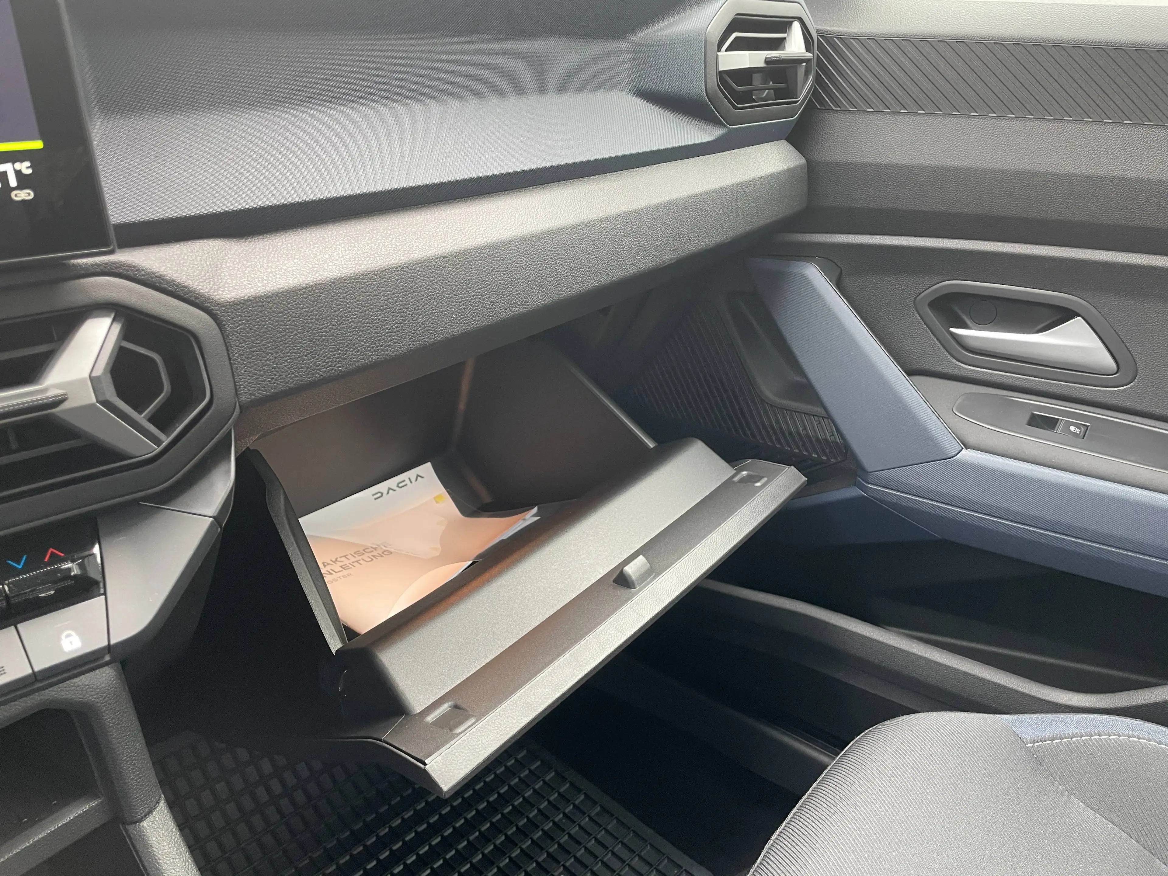 Dacia Bigster EXPRESSION MILD HYBRID 140 — photo 16