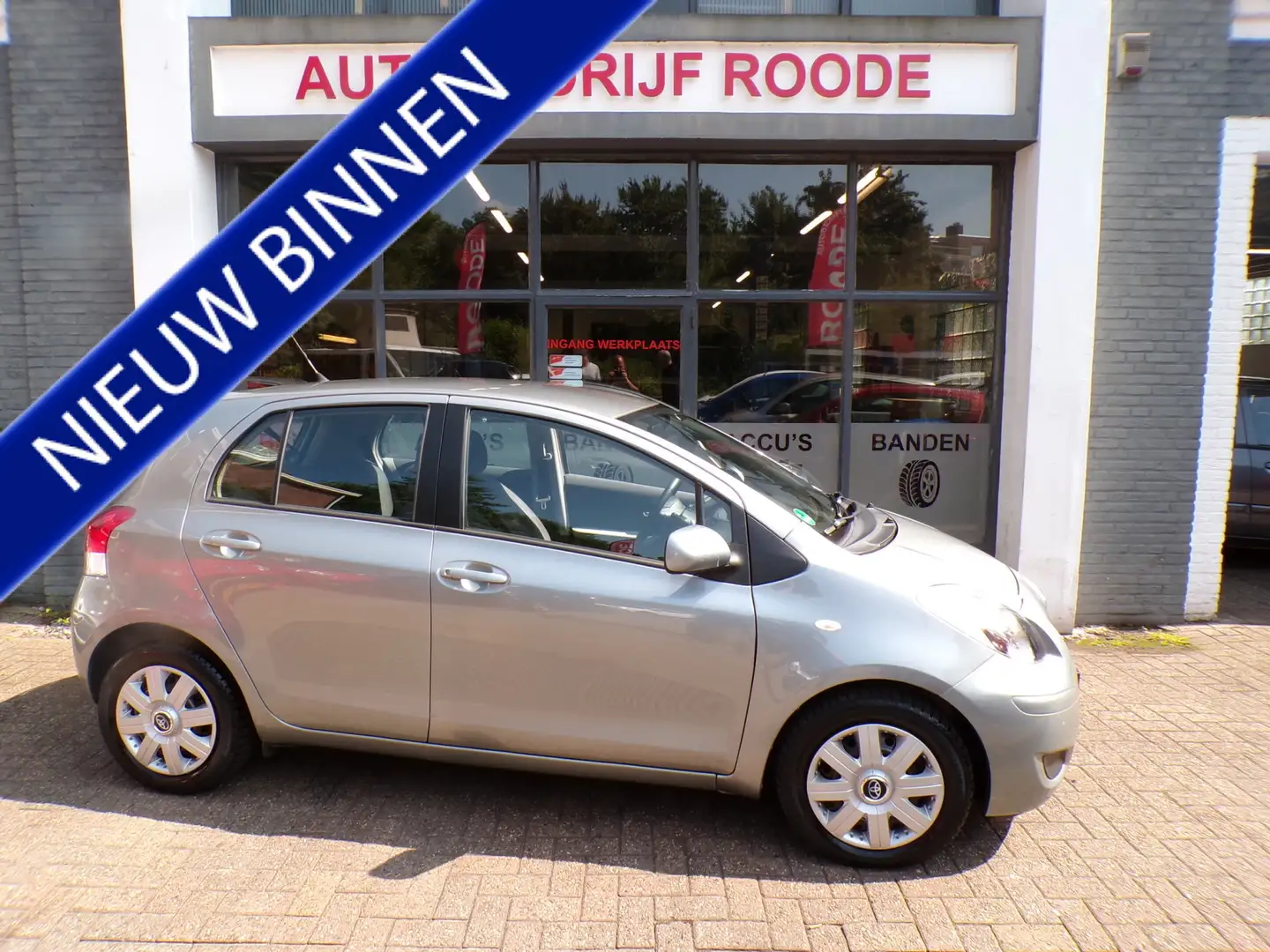 Toyota Yaris 1.3 VVTi Dynamic AIRCO,NIEUWE APK, 6 VERSNELLINGEN Grijs - 1