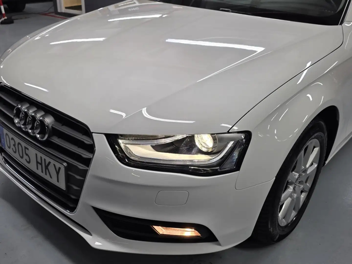 Audi A4 2.0TDI Advanced Edition DPF 143 - 2
