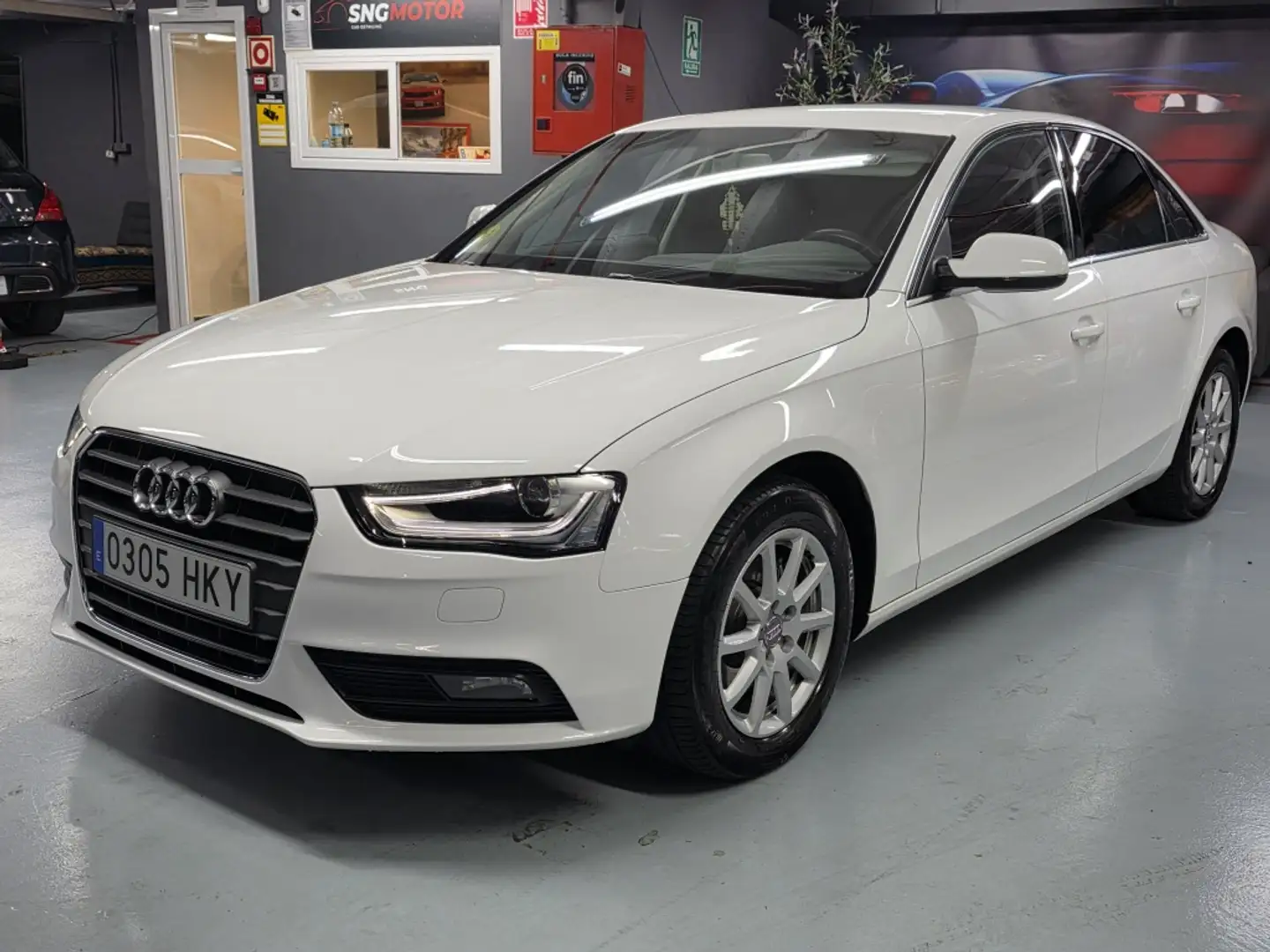 Audi A4 2.0TDI Advanced Edition DPF 143 - 1