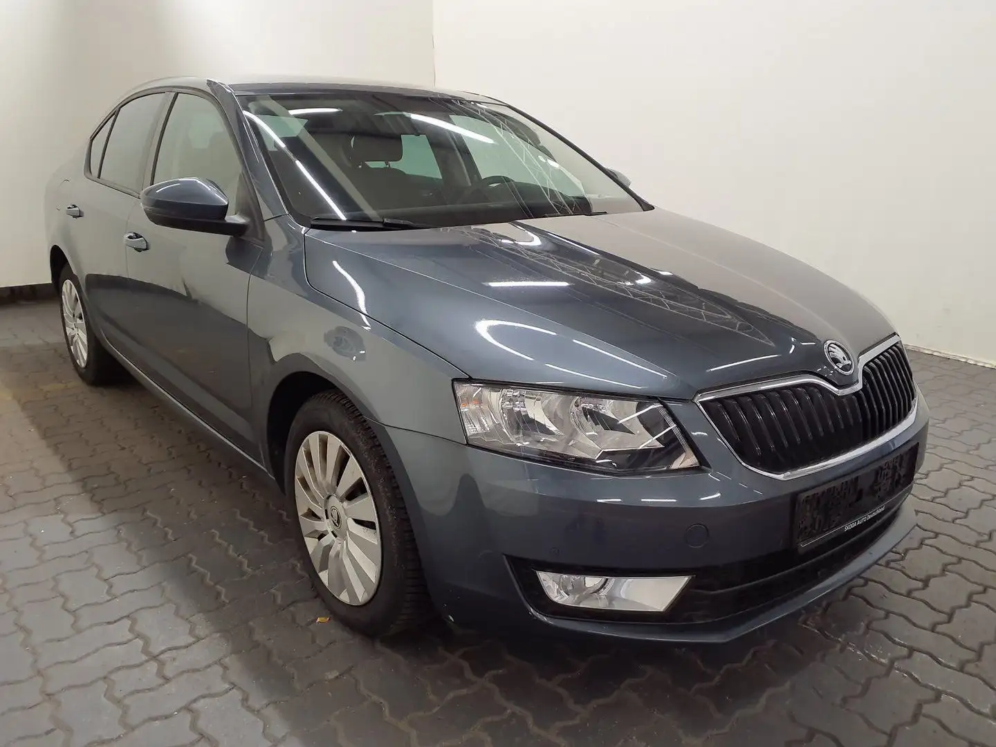 Skoda Octavia Lim. Ambition *1.HAND*SHZ*TEMPOMAT*PDC* Grau - 2