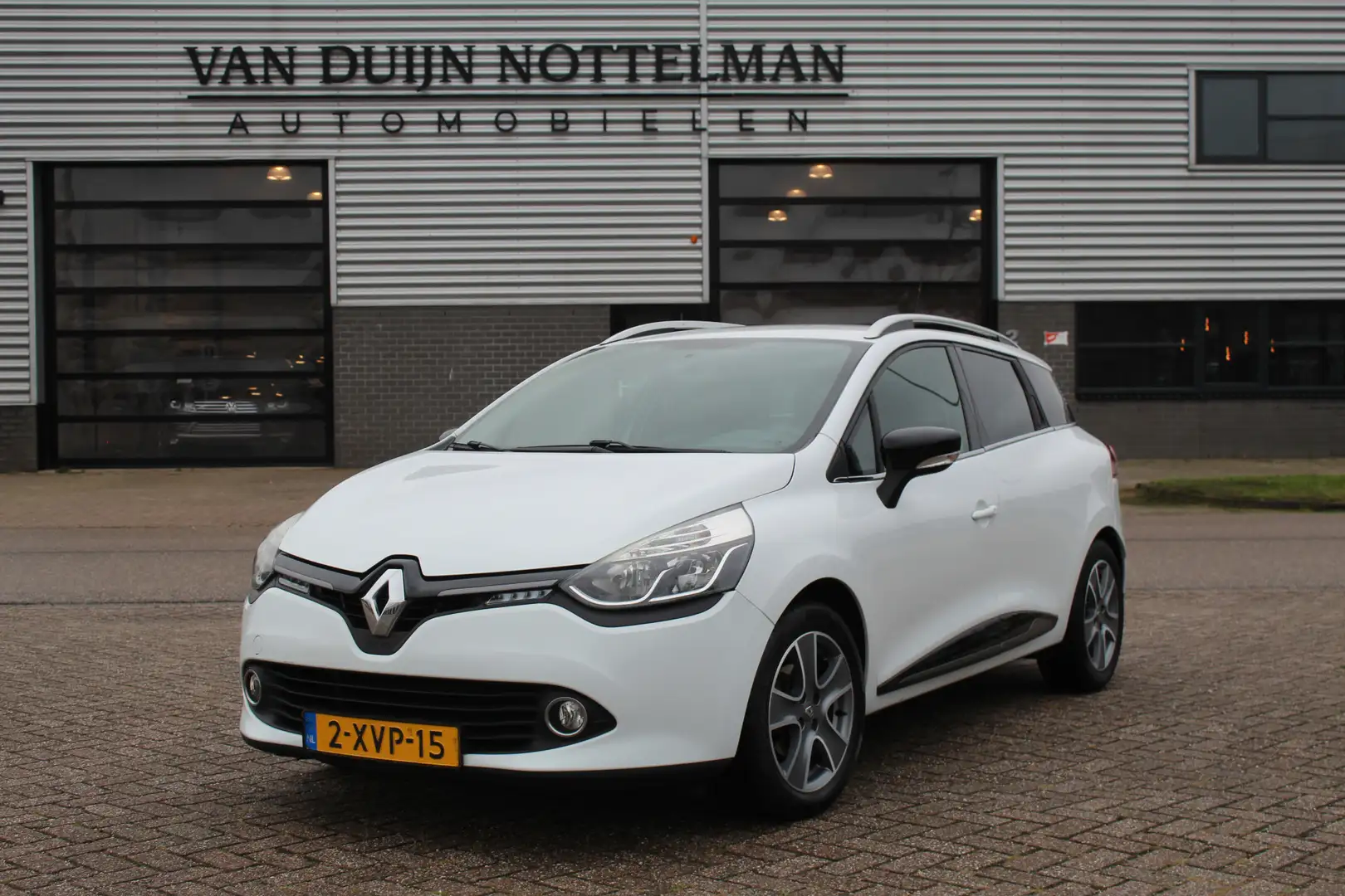 Renault Clio Estate 0.9 TCe Night&Day / Navigatie / Cruise / N. Weiß - 1