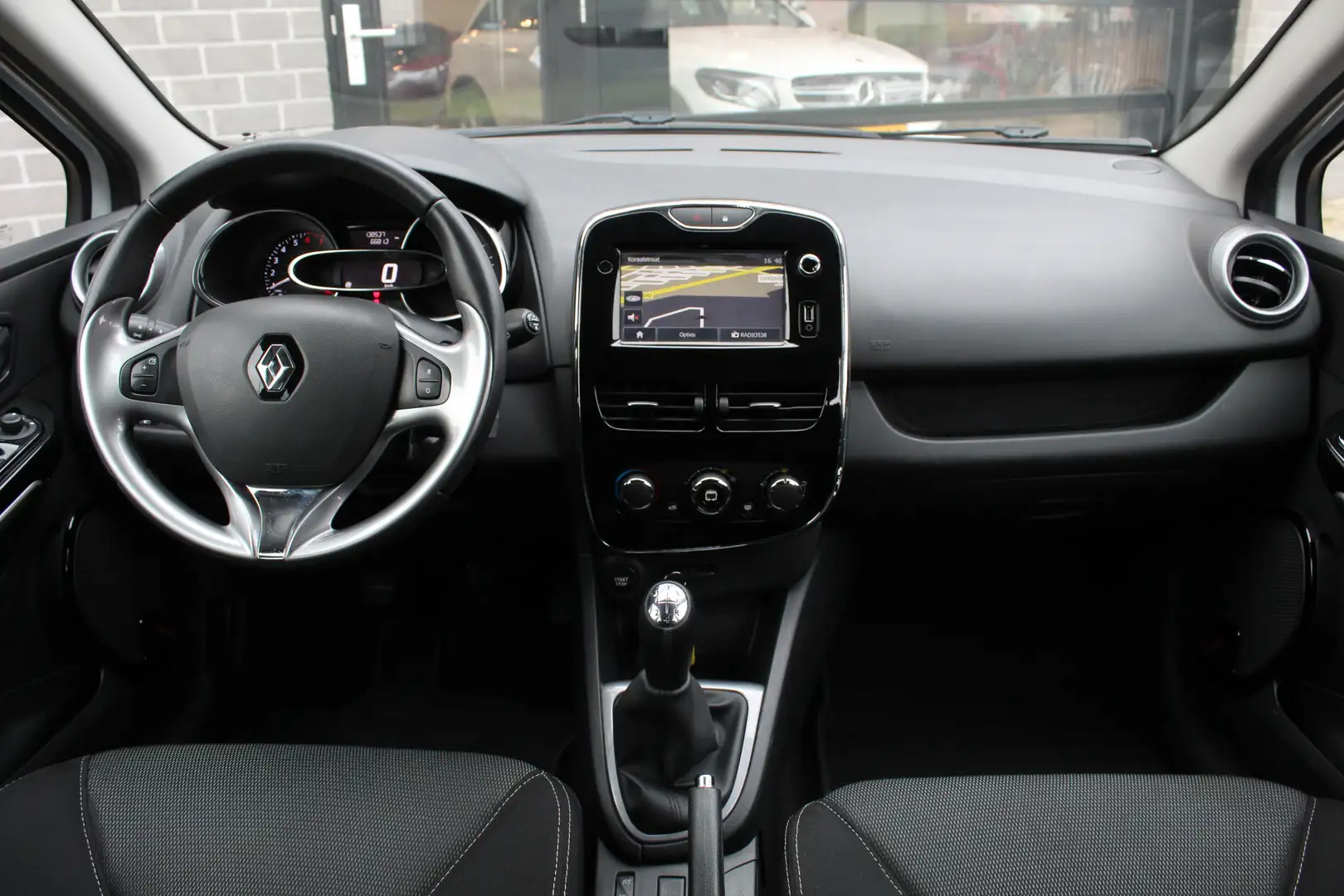 Renault Clio Estate 0.9 TCe Night&Day / Navigatie / Cruise / N. Weiß - 2