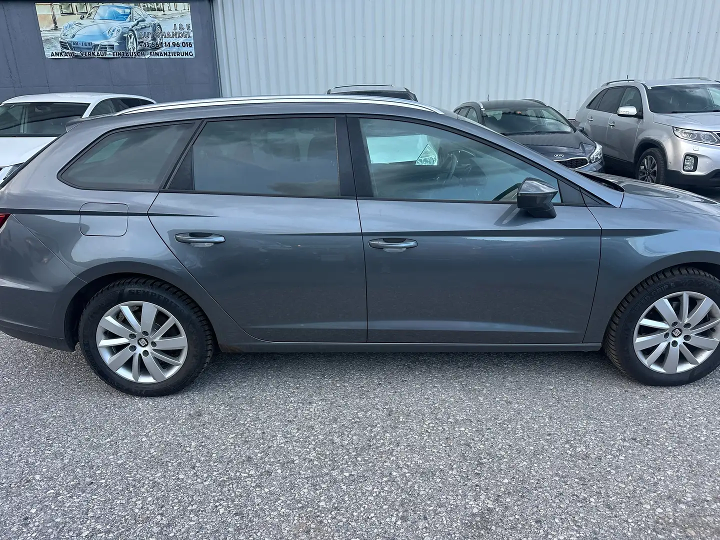 SEAT Leon Style 4Drive 105 Ps Grau - 2