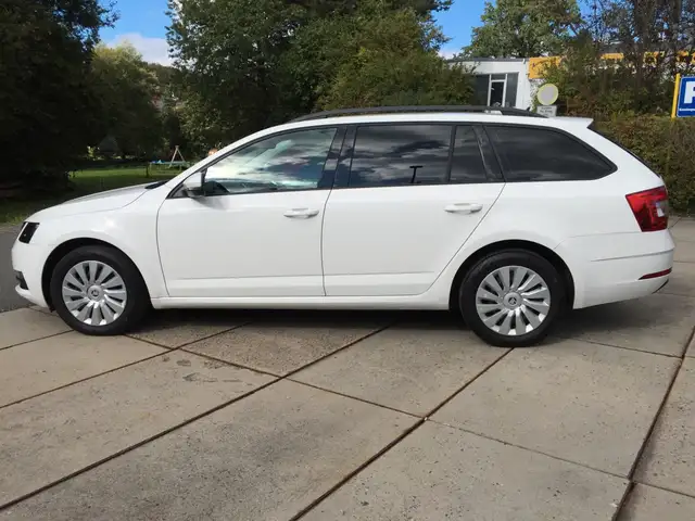Skoda Octavia view 4
