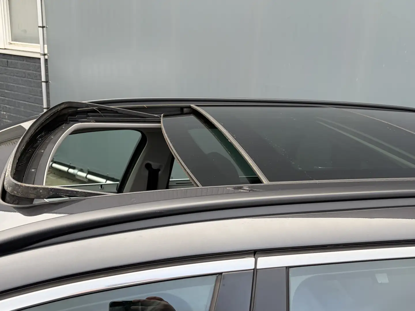 BMW 520 5-serie Touring BJR 2013 520i 184 PK High Executiv Grau - 2