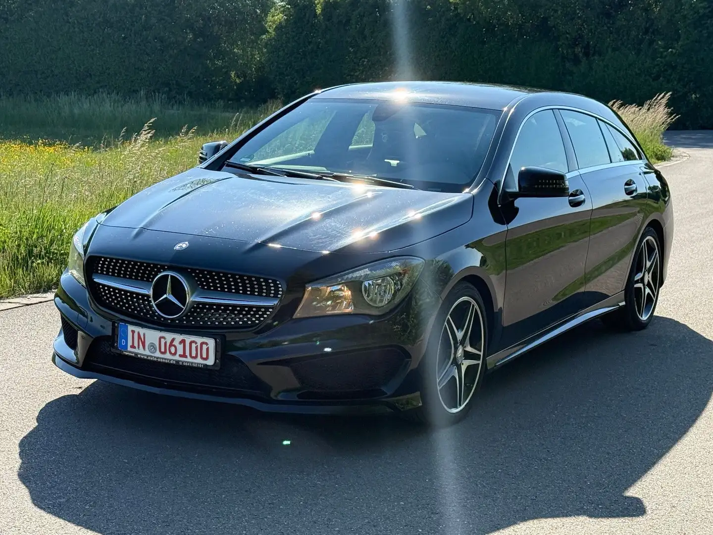 Mercedes-Benz CLA 200 CDI / d Shooting Brake AMG Line PDC SHZ Black - 2