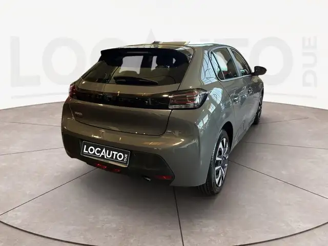 Peugeot 208 view 4