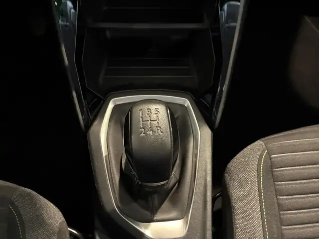 Peugeot 208 view 12