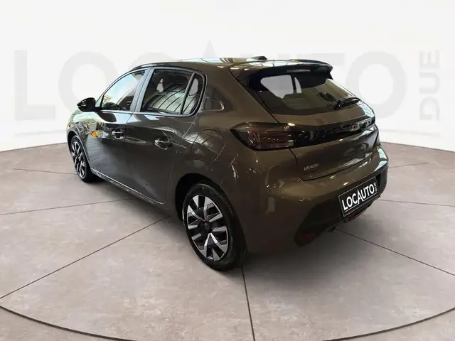Peugeot 208 view 5